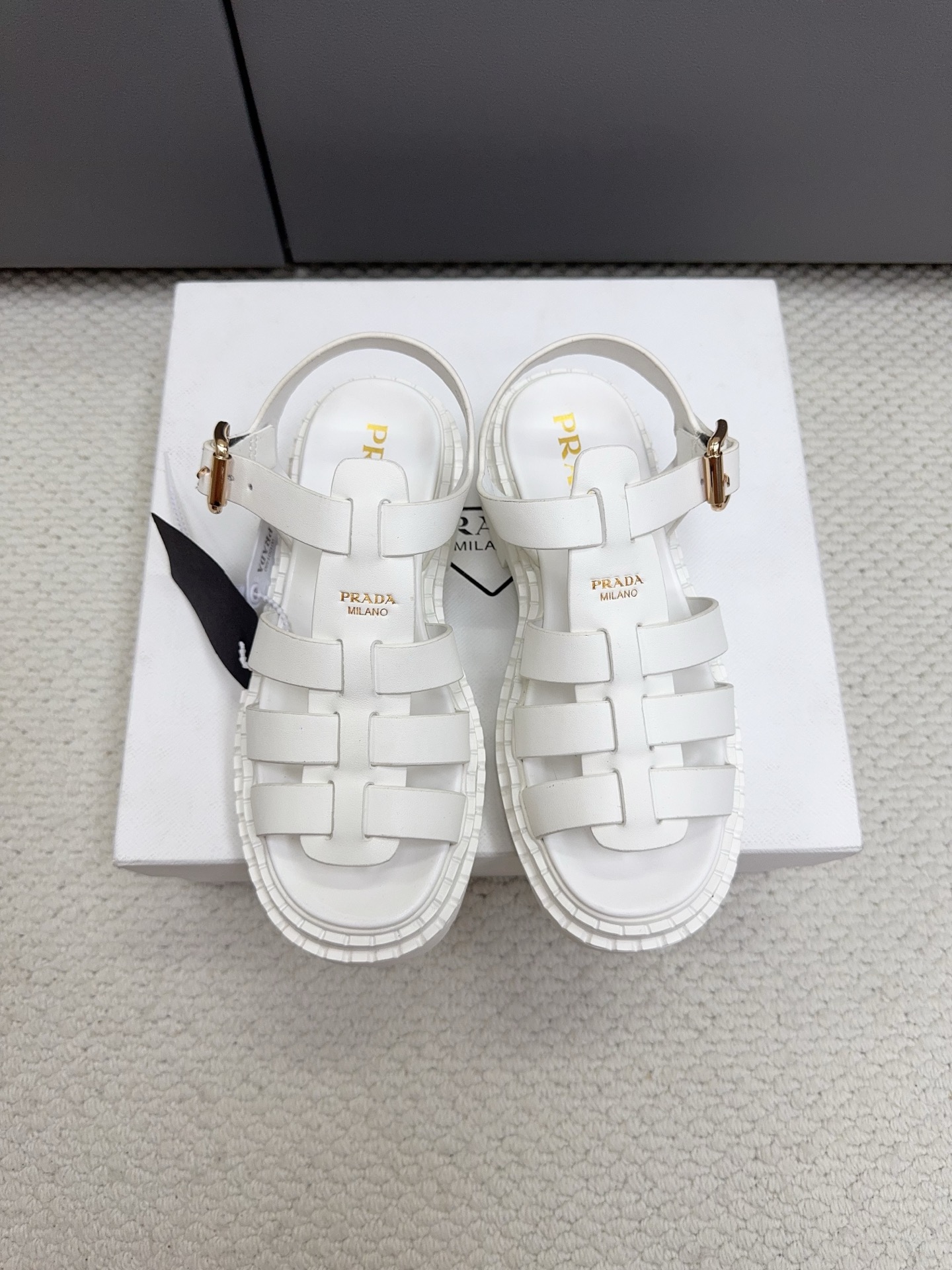 人気新品通販 プラダ シューズ サンダル ウィメンズ