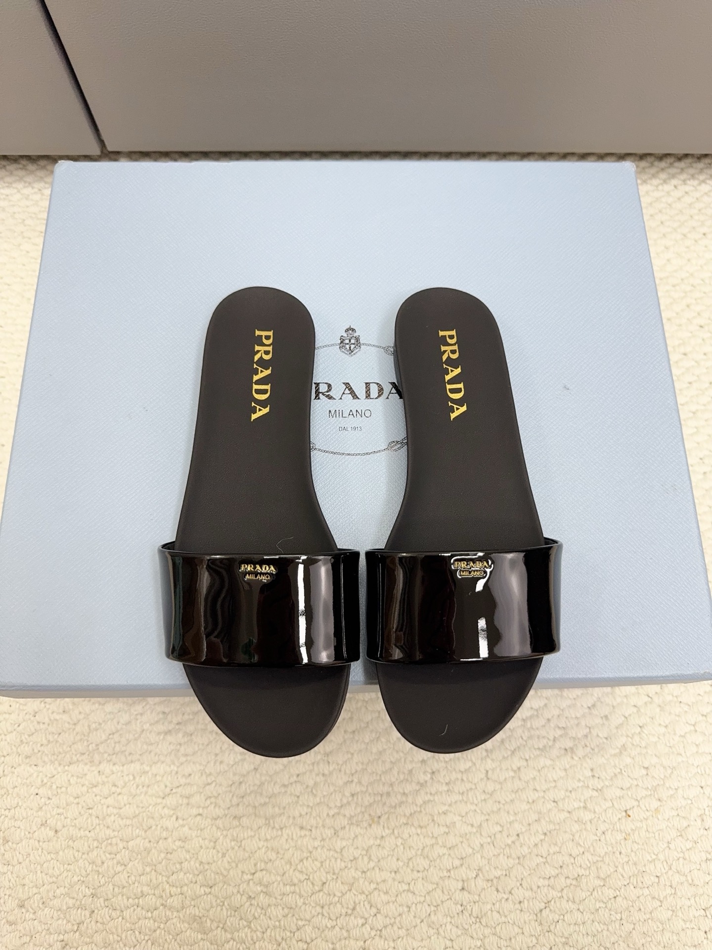 夏新品コーデ プラダ シューズ ミュール ウィメンズ