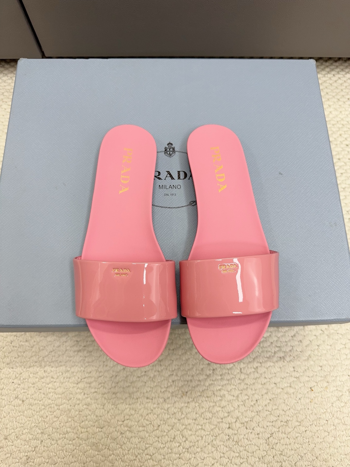 夏新品コーデ プラダ シューズ ミュール ウィメンズ