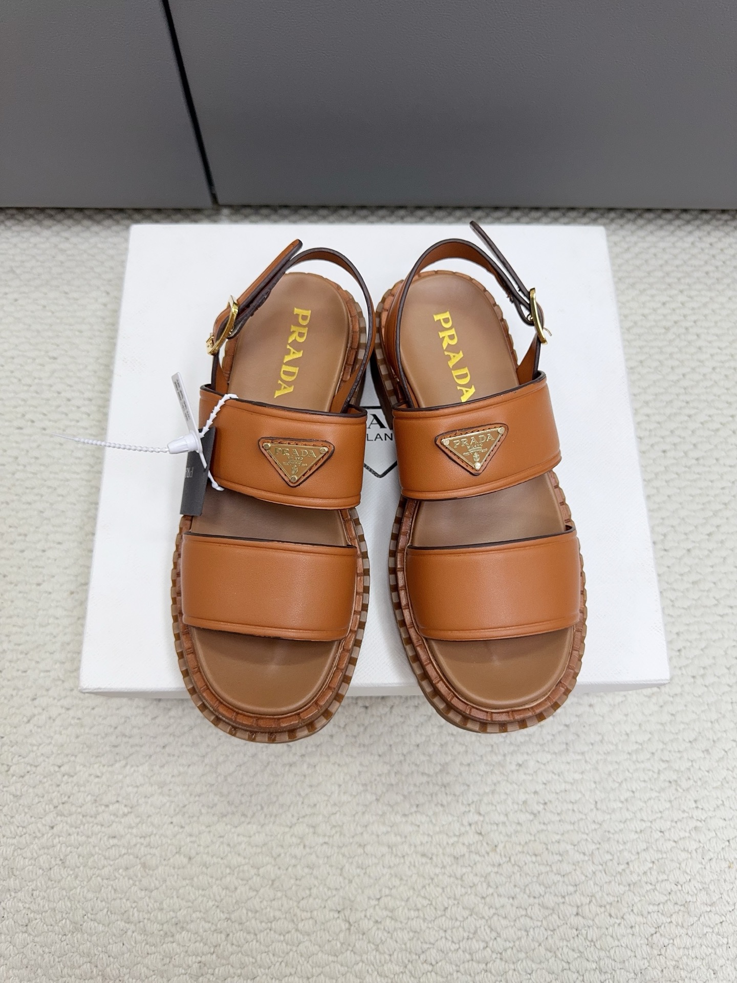 人気新品通販 プラダ シューズ サンダル ウィメンズ