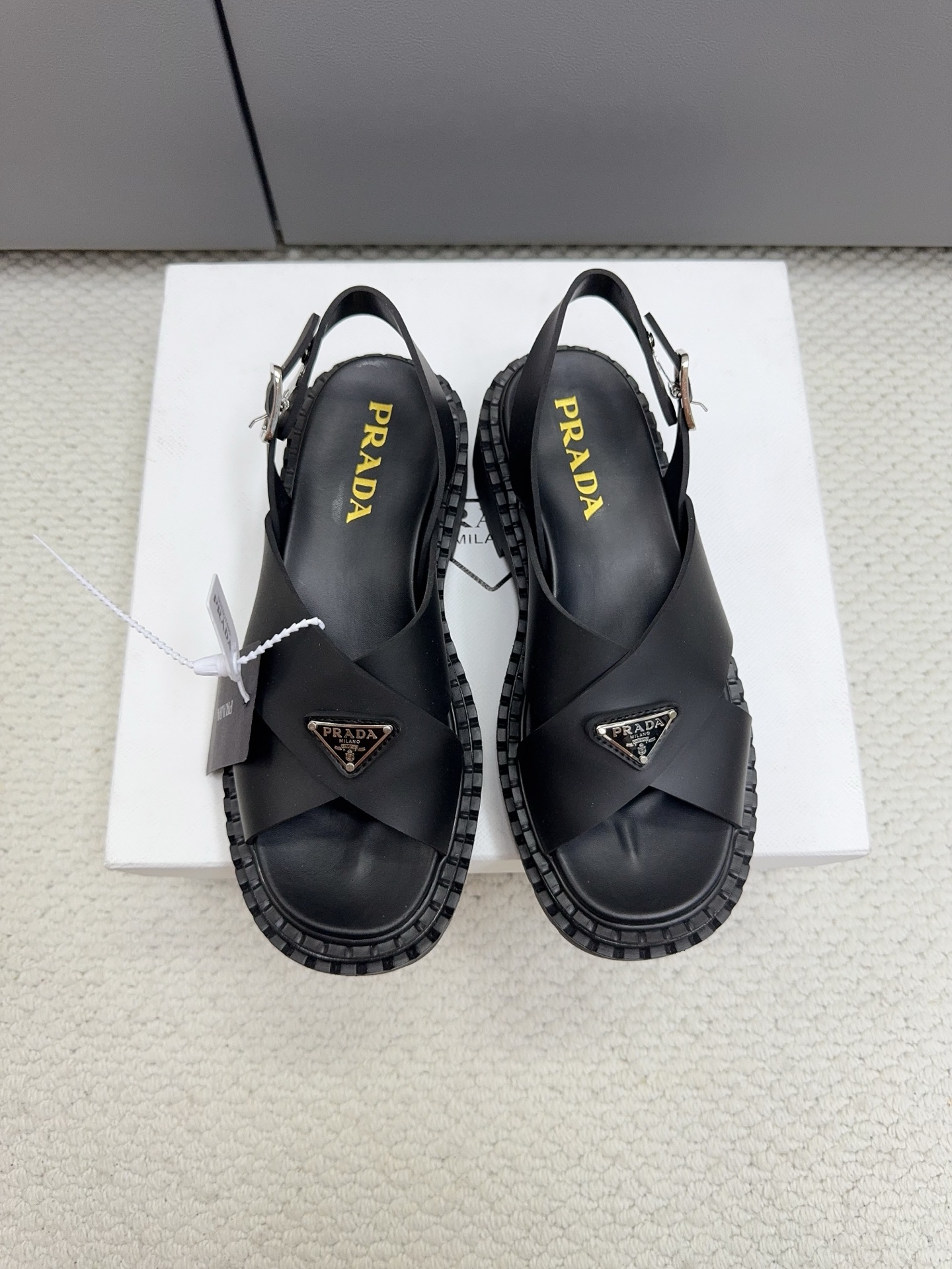 人気新品通販 プラダ シューズ サンダル ウィメンズ