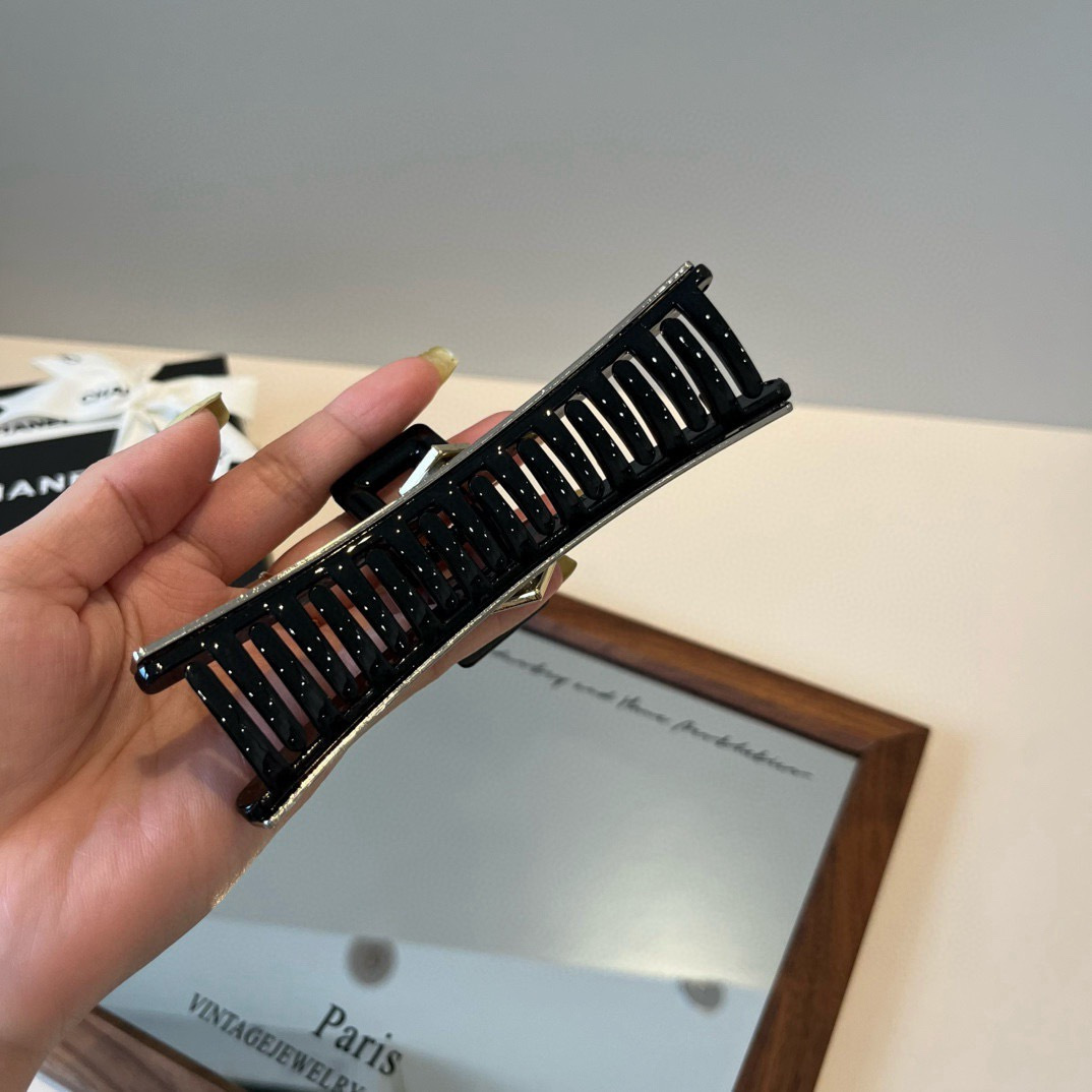 プラダ 新品 小物 髪飾りカチューシャ