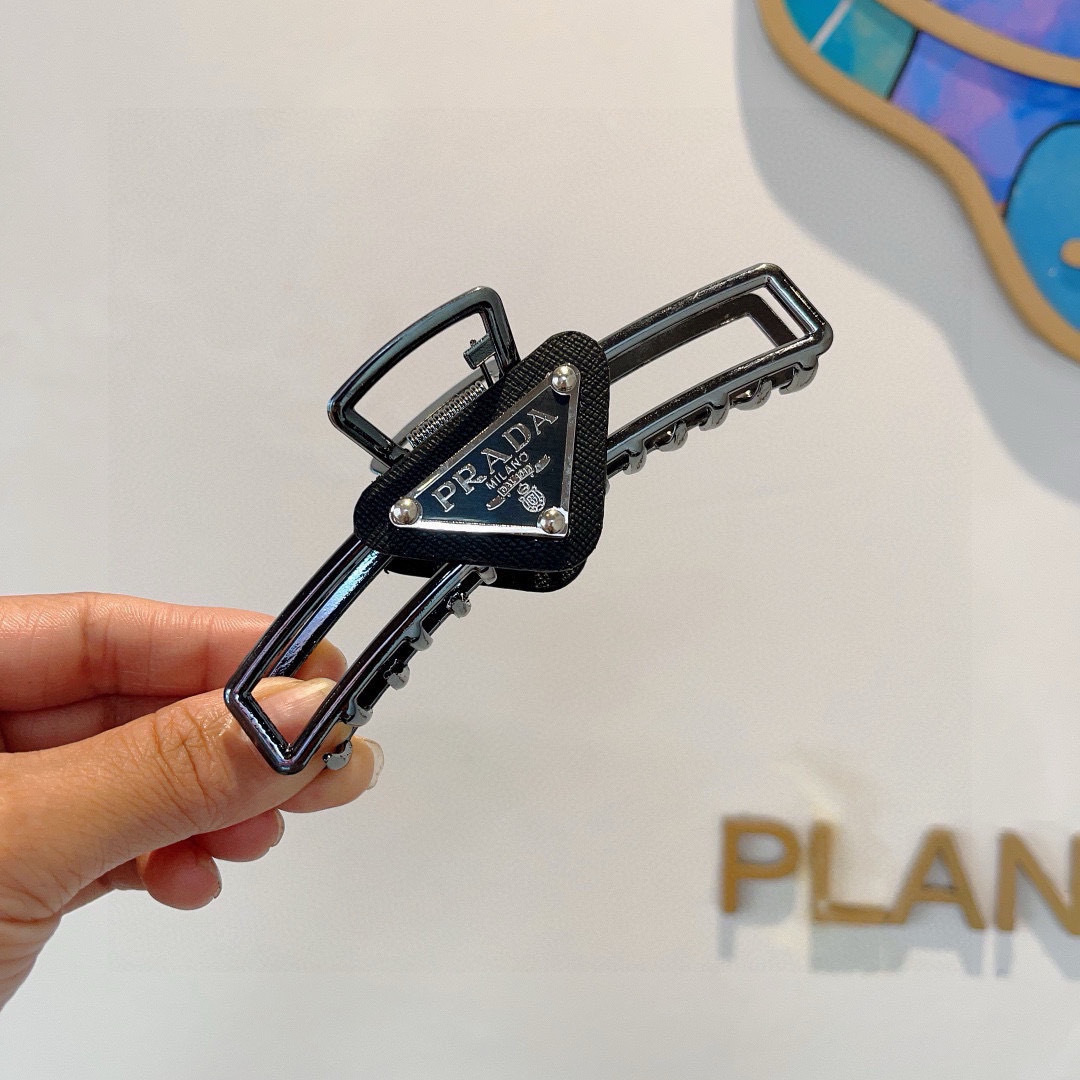 プラダ 新品 小物 髪飾りカチューシャ