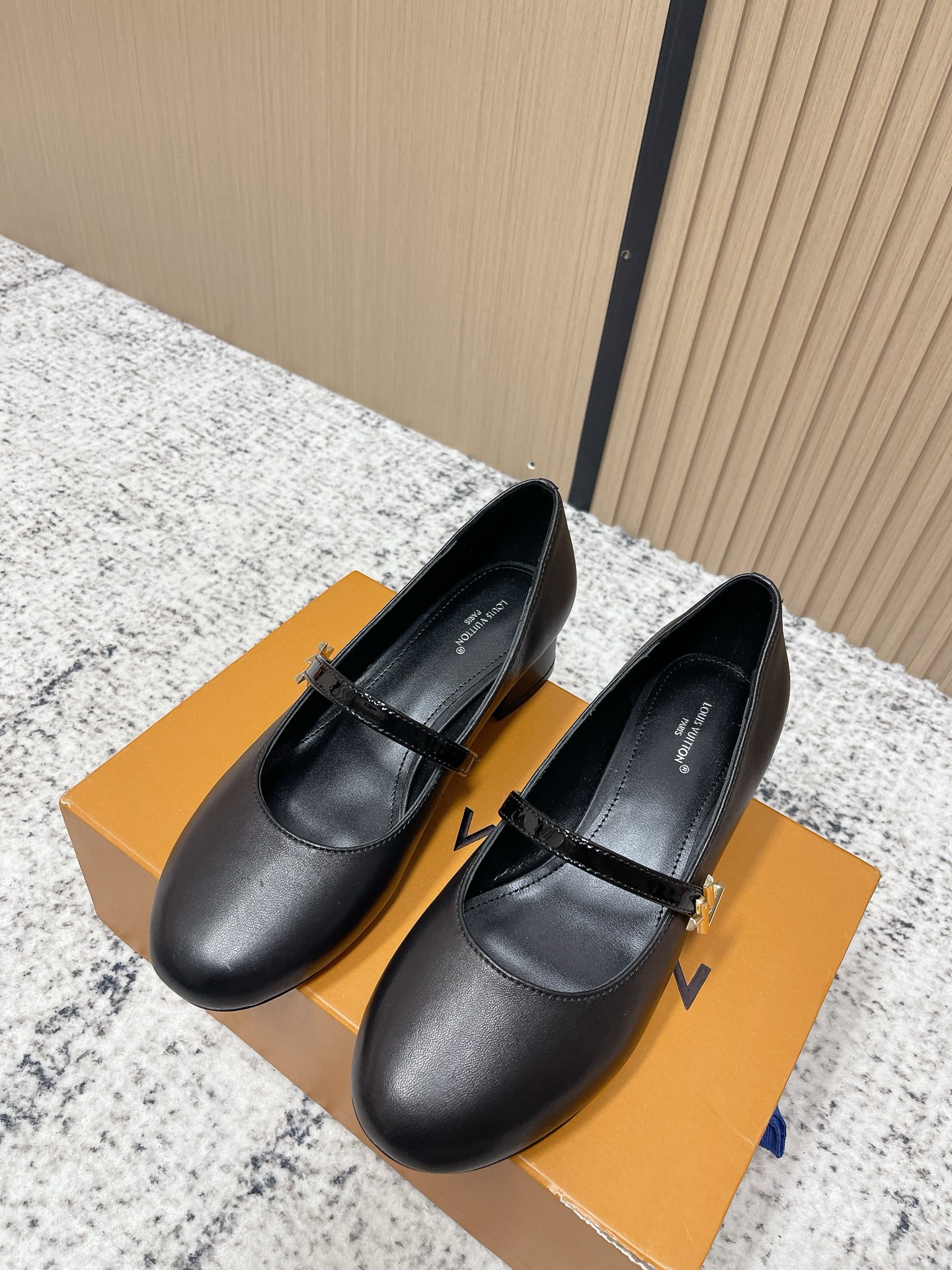 2026靴通販 ルイヴィトン シューズ 中ヒール ウィメンズ