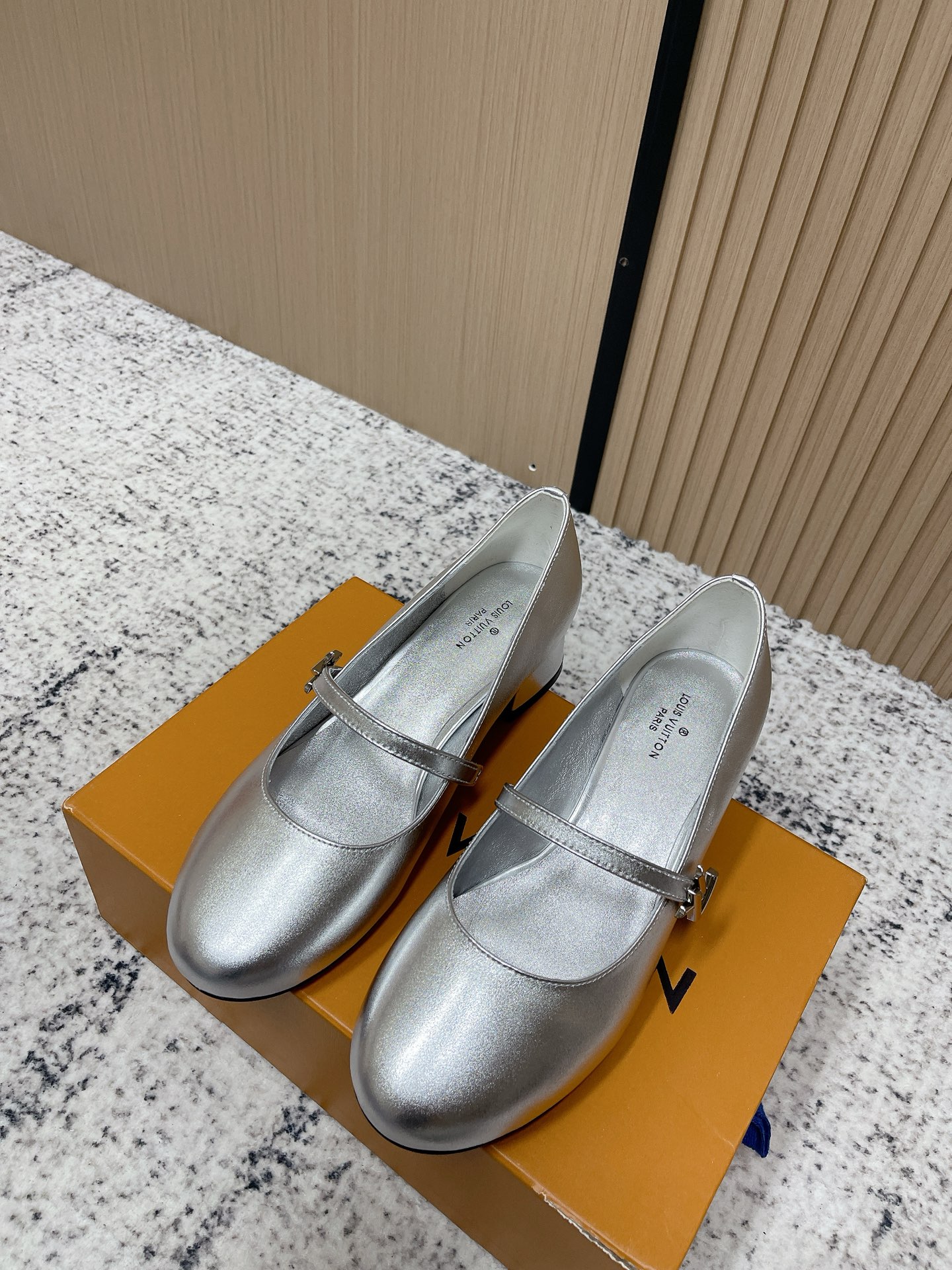 2026靴通販 ルイヴィトン シューズ 中ヒール ウィメンズ