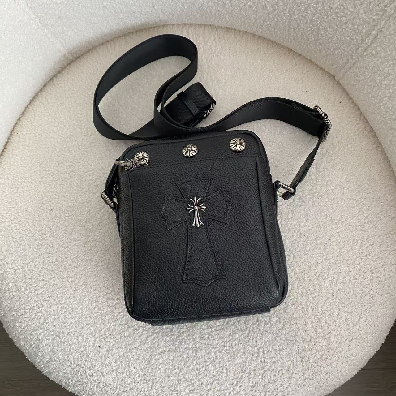 希少品 クロムハーツ ショルダーバッグ ポシェット ユニセックス