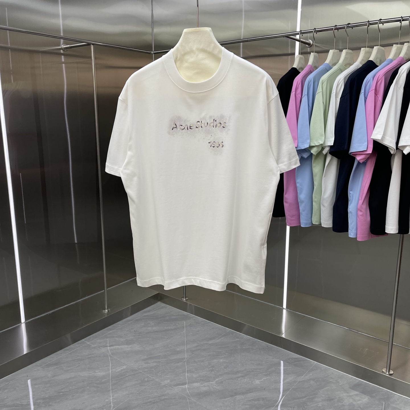 女性アクネ ストゥディオズ 半袖Tシャツ トップス