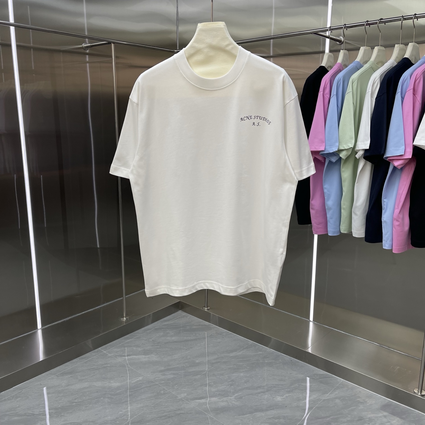 女性アクネ ストゥディオズ 半袖Tシャツ トップス