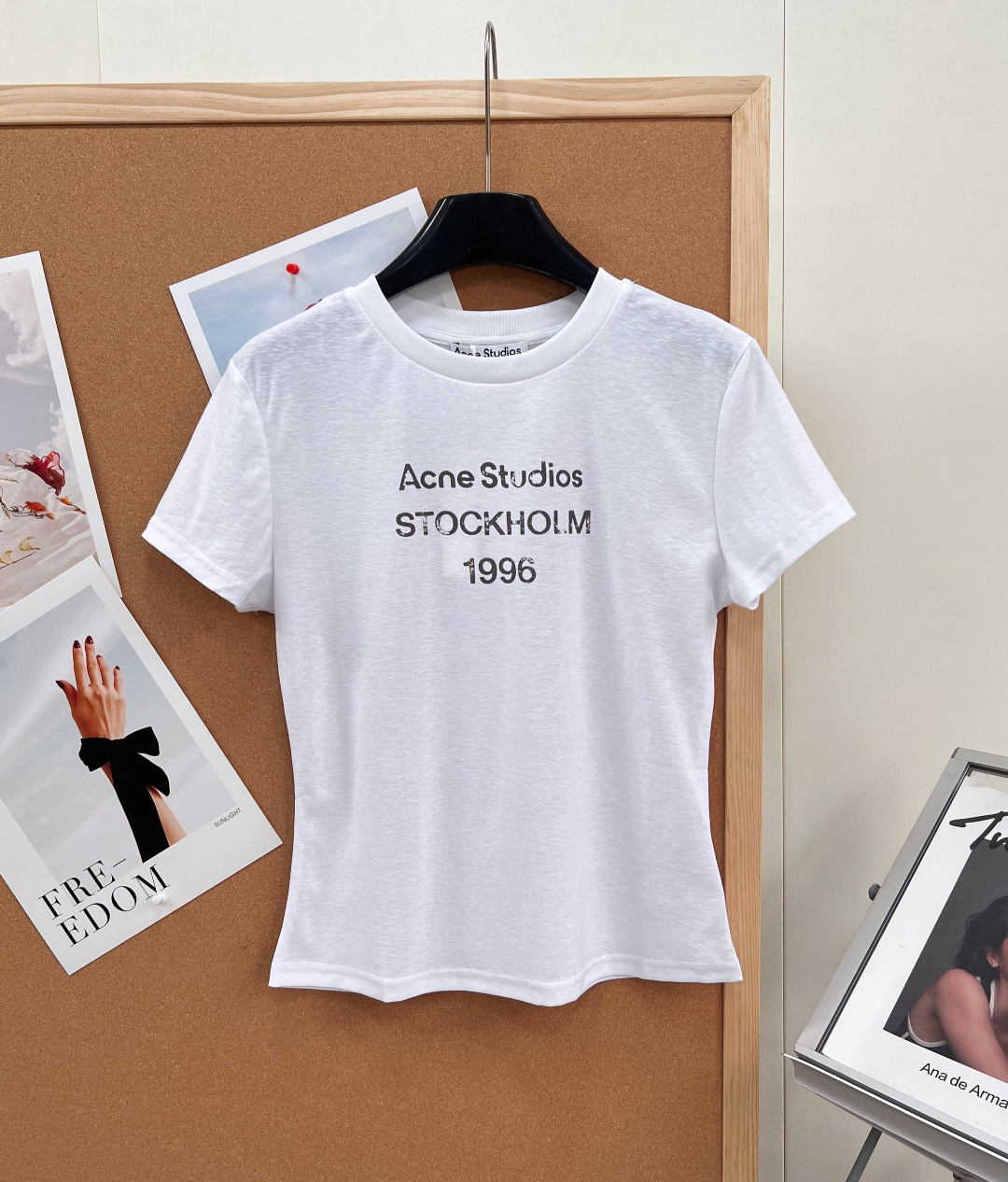 女性アクネ ストゥディオズ 半袖Tシャツ トップス