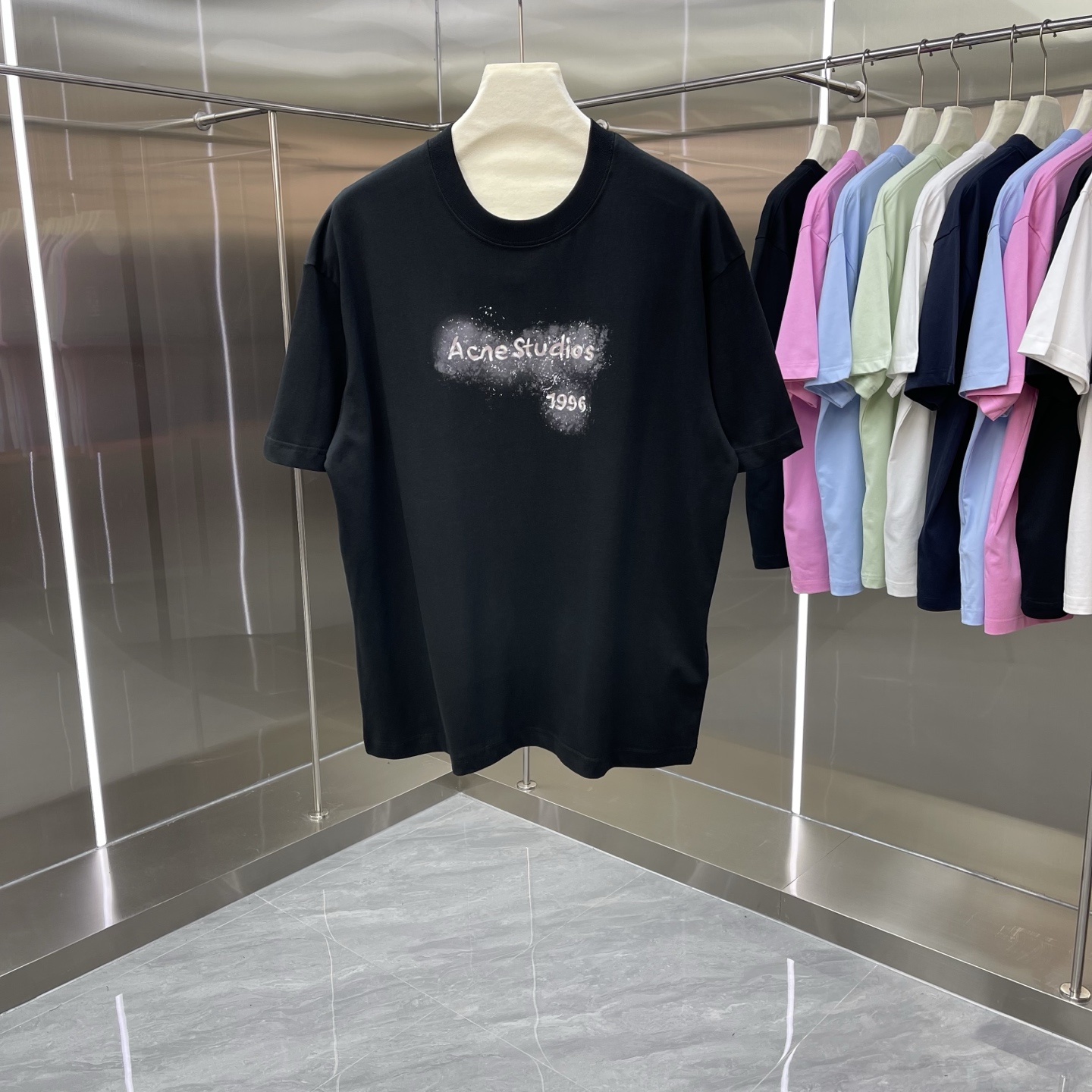 女性アクネ ストゥディオズ 半袖Tシャツ トップス