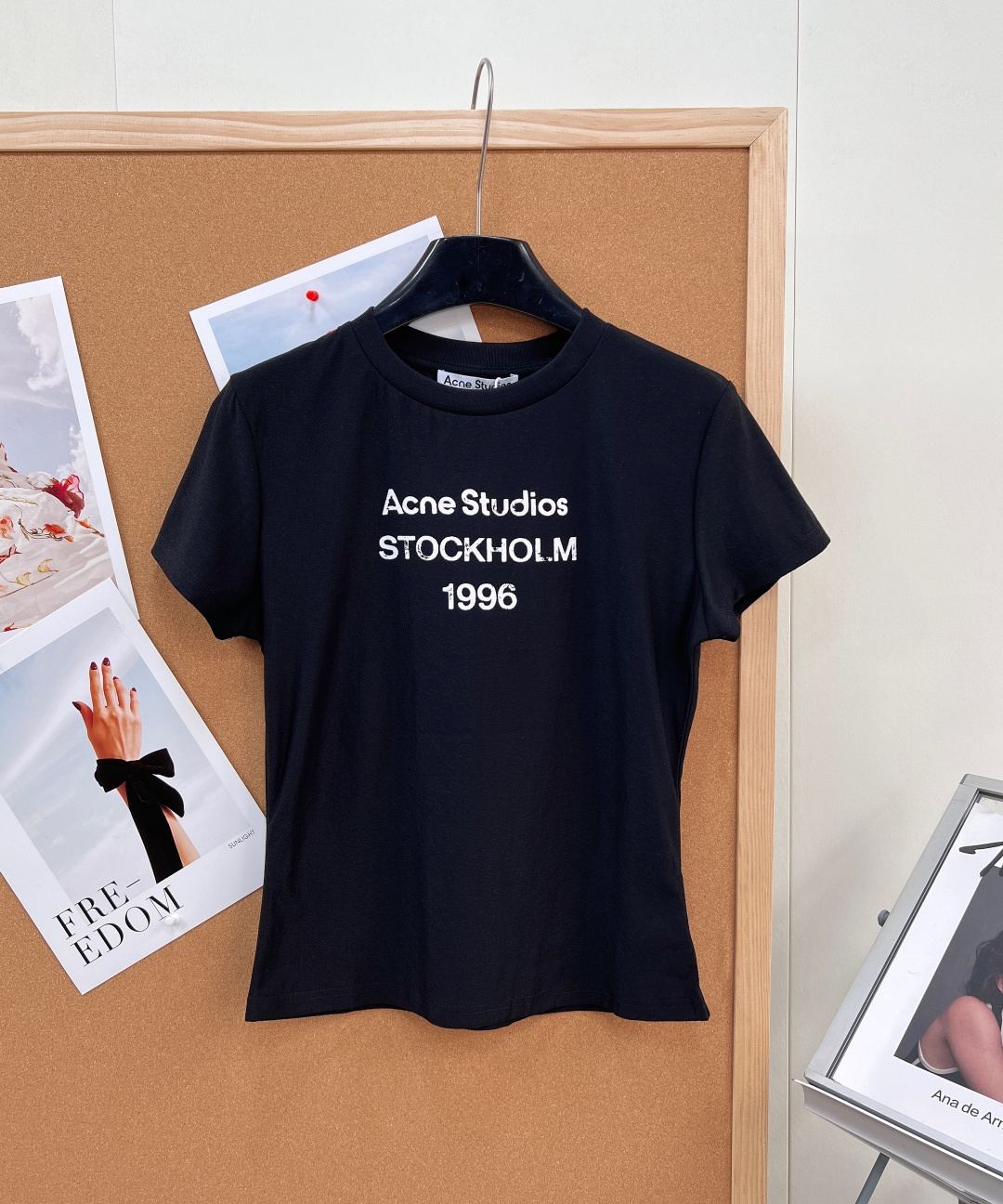 女性アクネ ストゥディオズ 半袖Tシャツ トップス