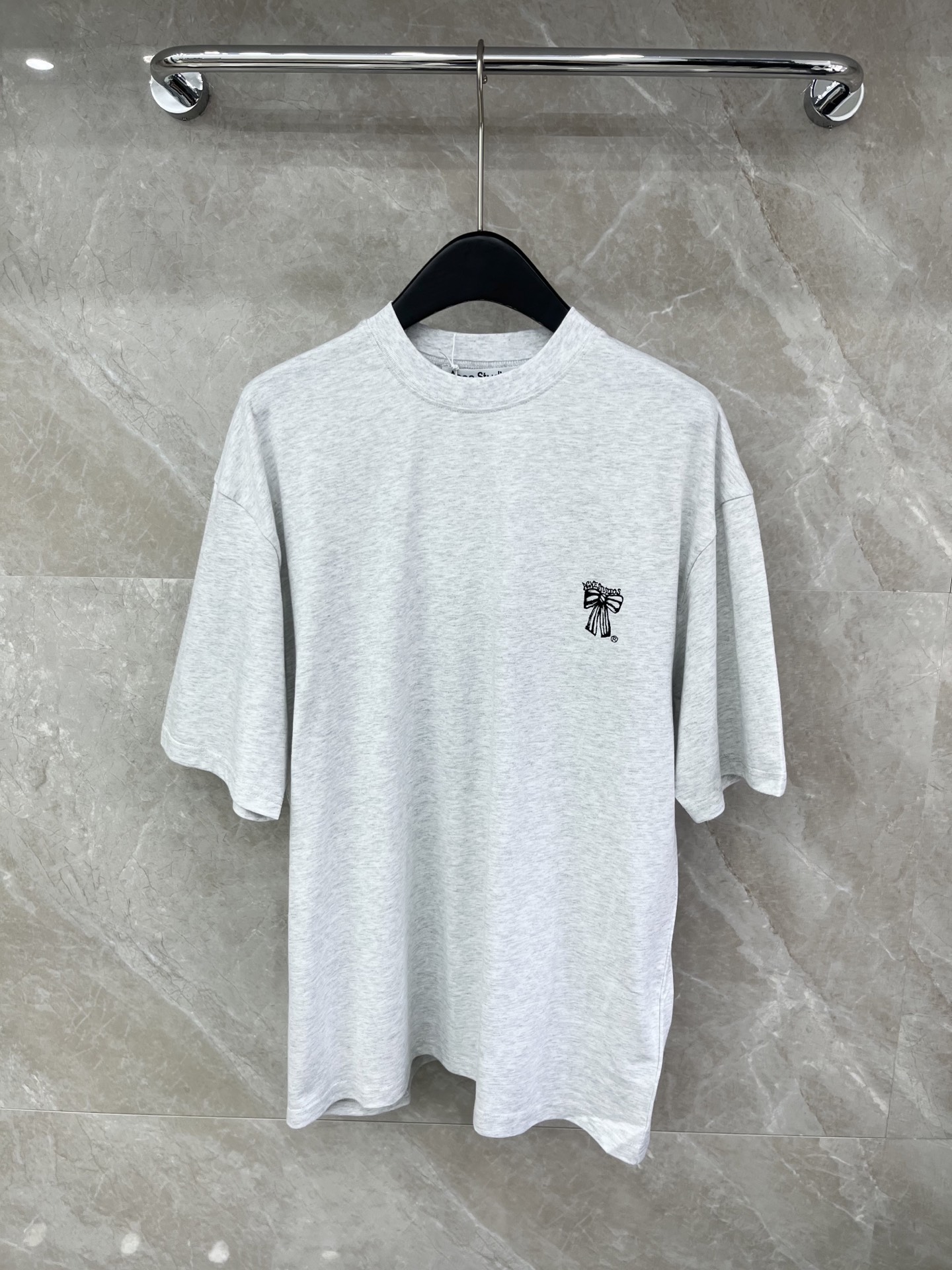 女性アクネ ストゥディオズ 半袖Tシャツ トップス