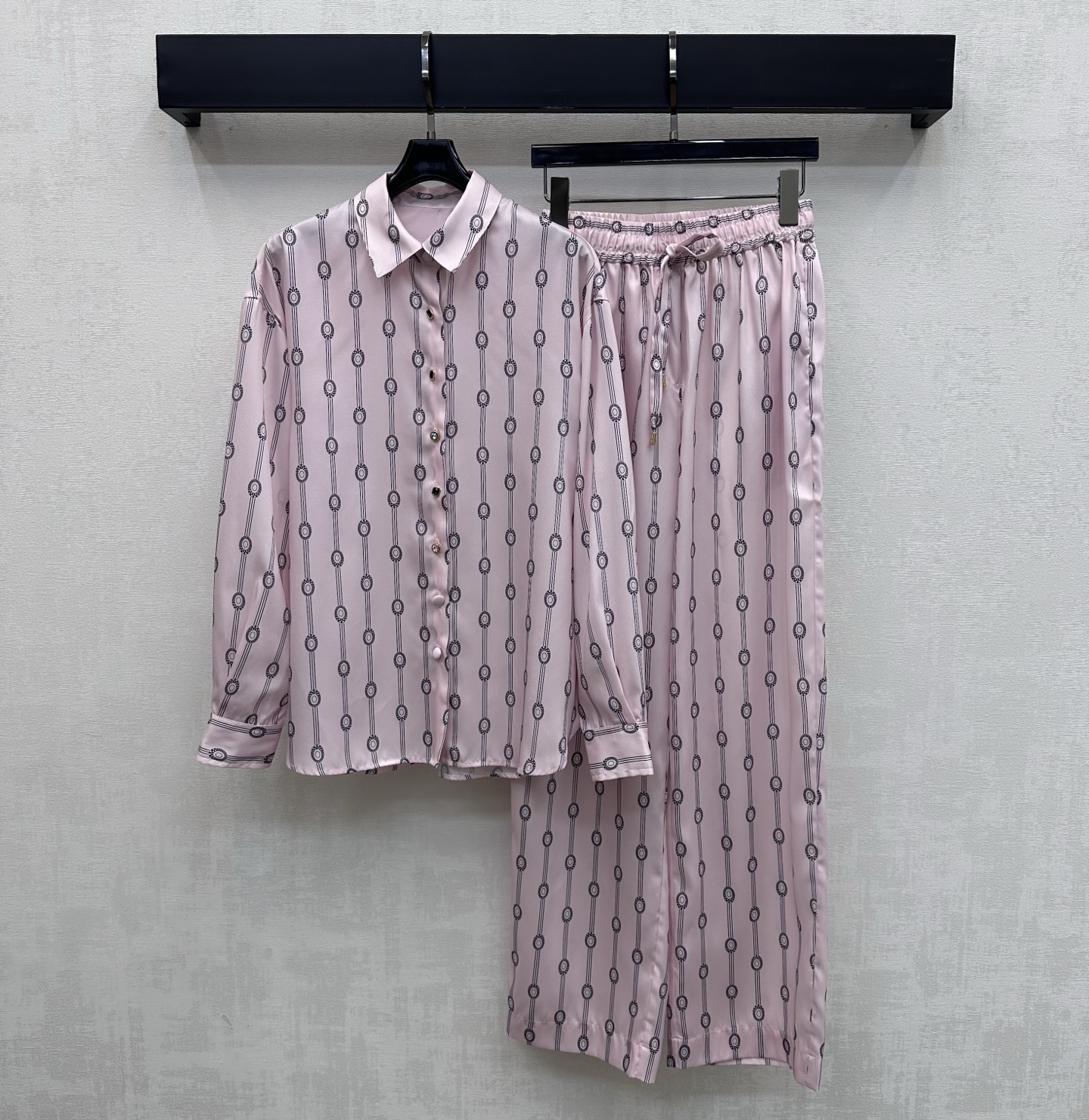 女性ルイヴィトン 2026SS春夏 上下服 セットアップ