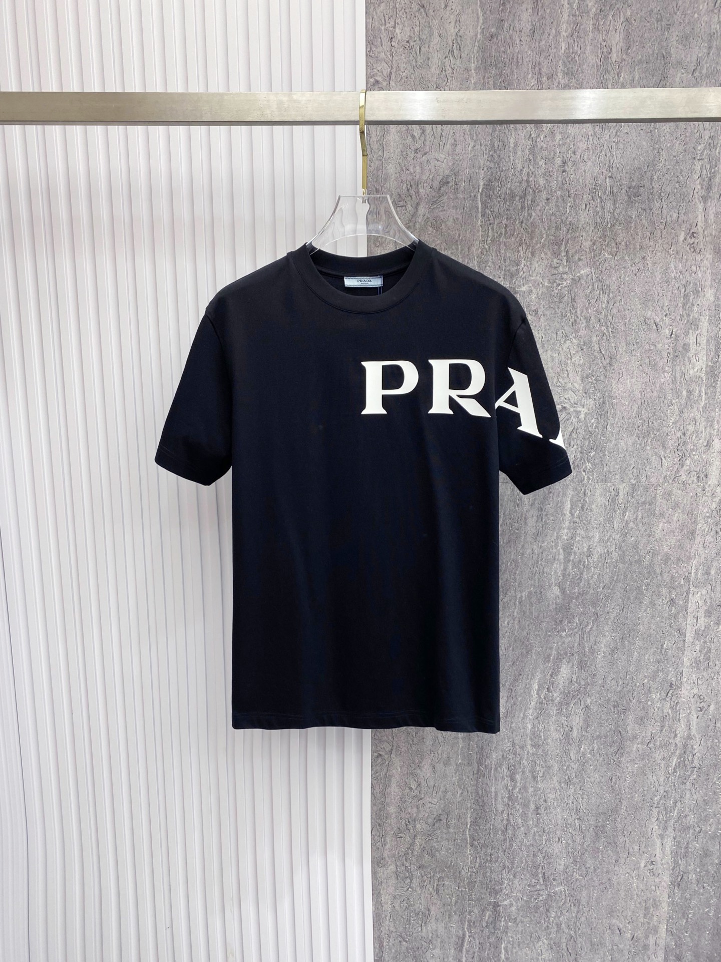 プラダ 26 新作が登場 半袖Tシャツ トップス メンズ