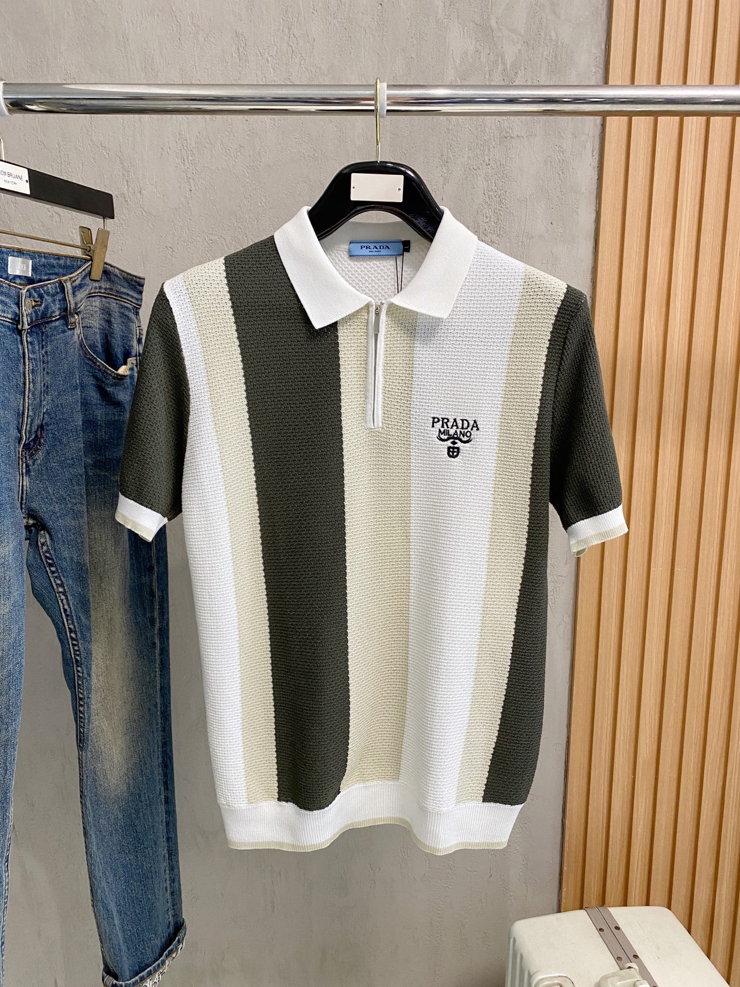 プラダ 26 新作が登場 半袖Tシャツ トップス メンズ