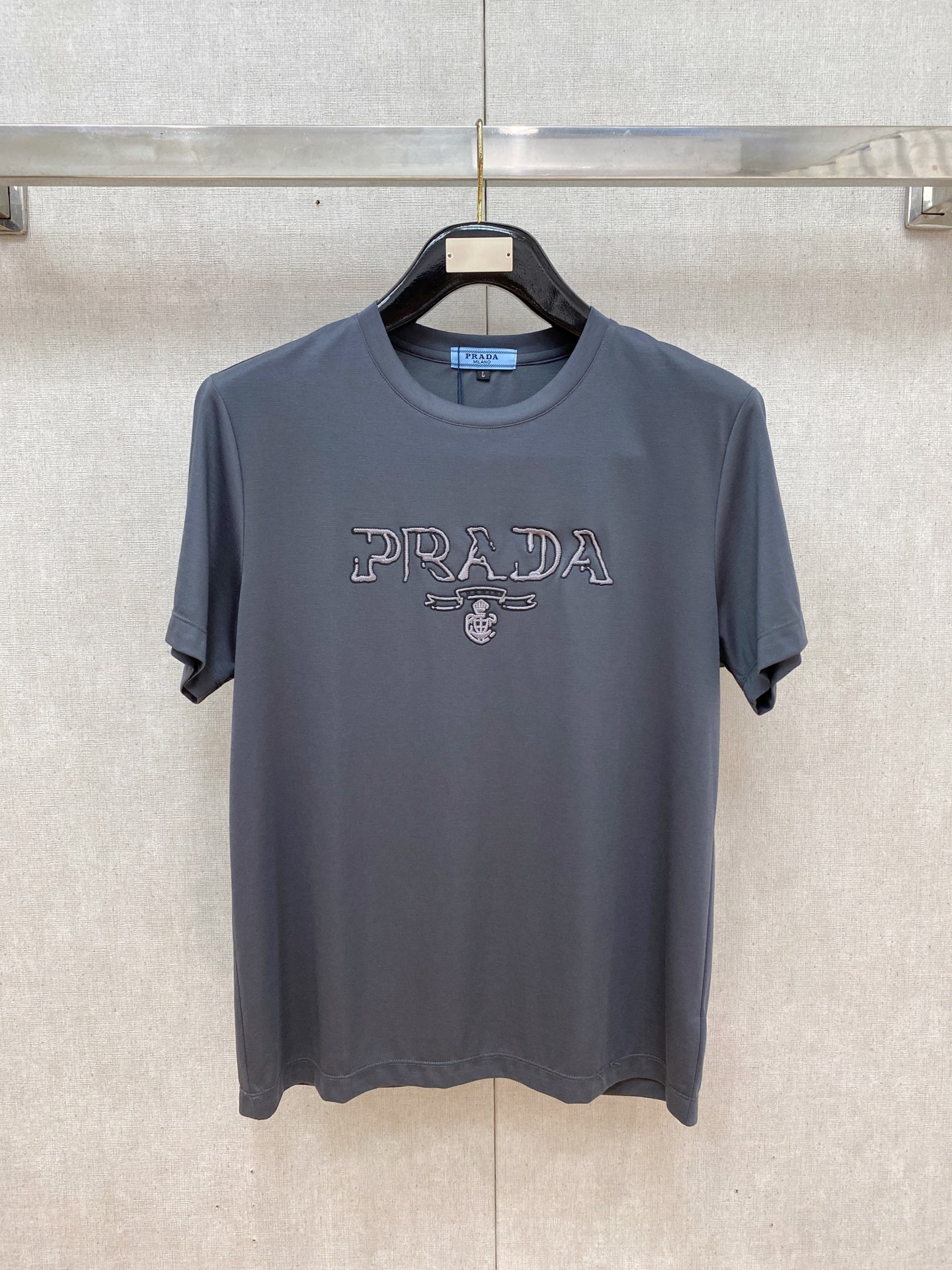 プラダ 26 新作が登場 半袖Ｔシャツ トップス メンズ