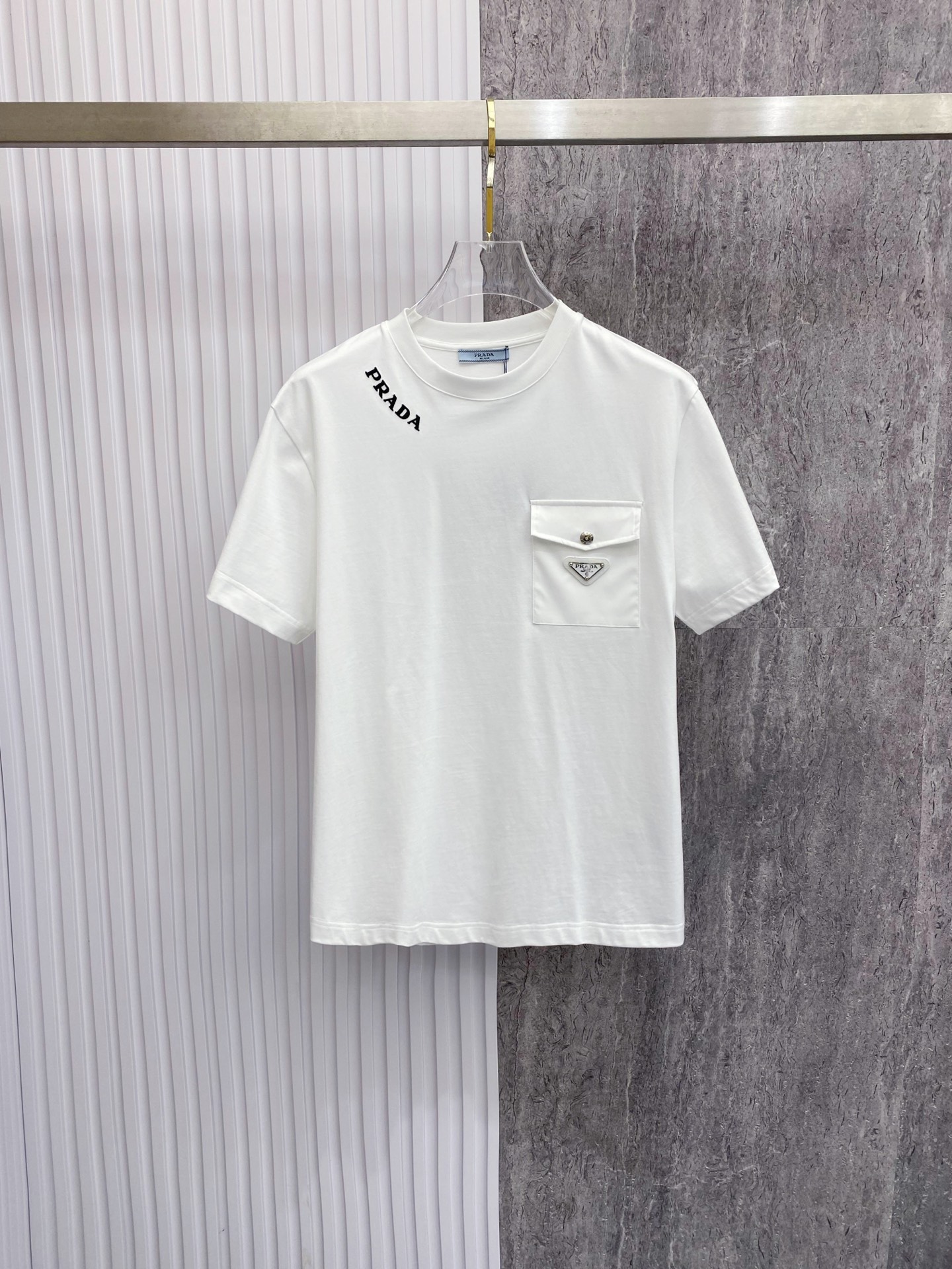 プラダ 26 新作が登場 半袖Ｔシャツ トップス メンズ