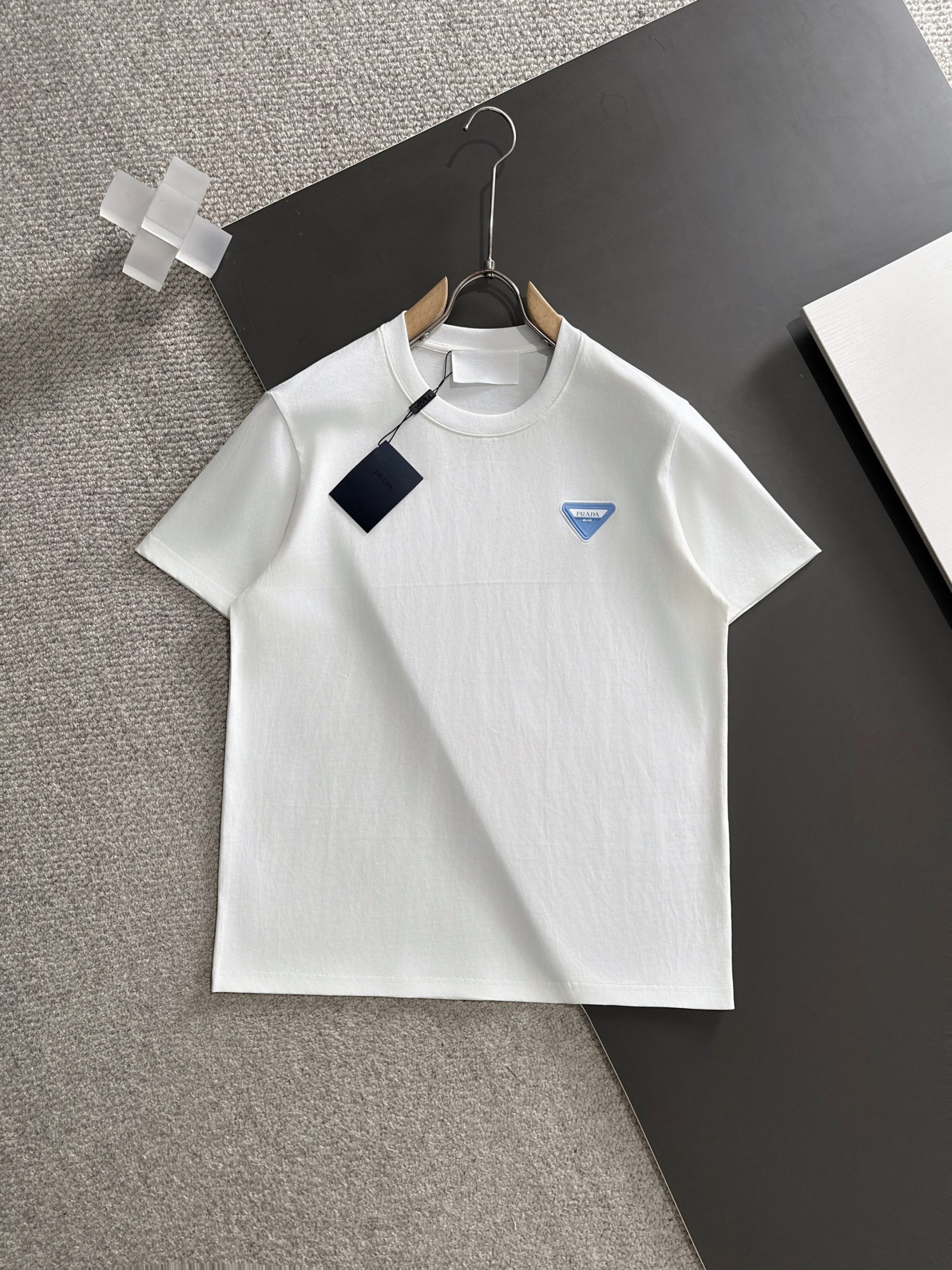 プラダ 26 新作が登場 半袖Ｔシャツ トップス メンズ