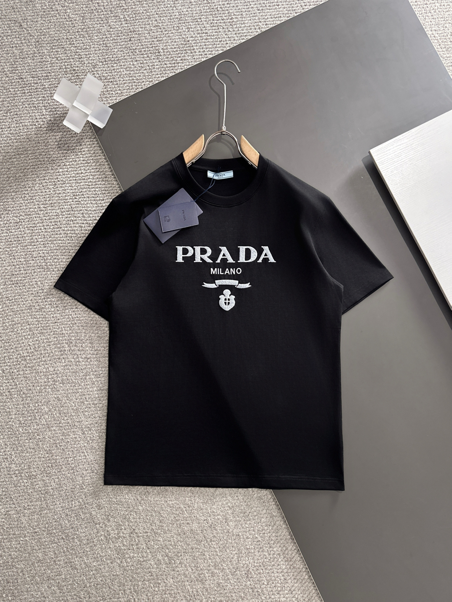 プラダ 26 新作が登場 半袖Ｔシャツ トップス メンズ