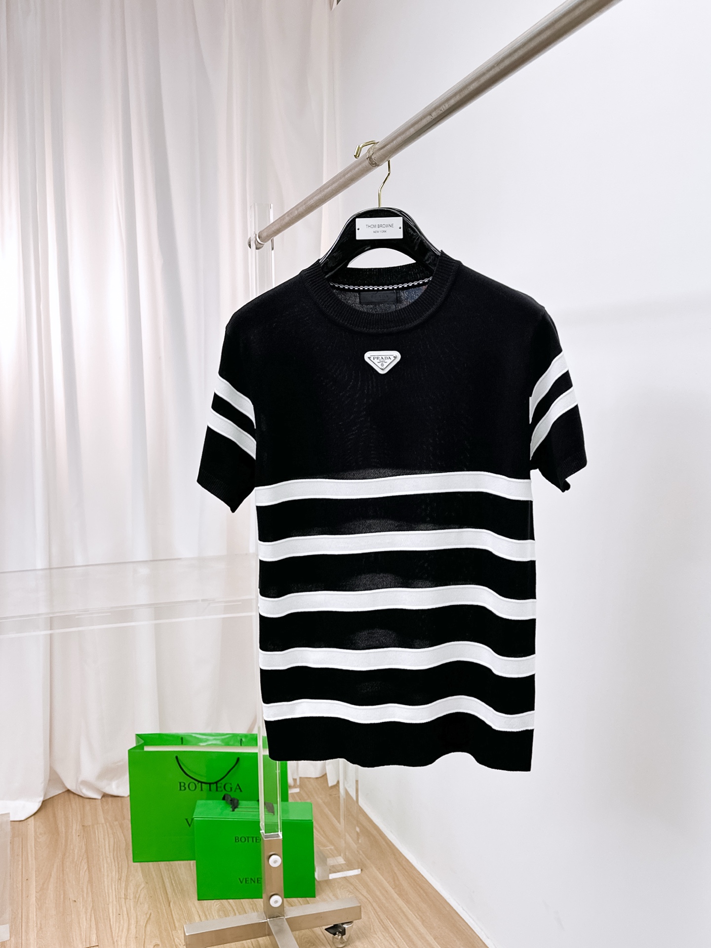 プラダ 26 新作が登場 半袖Tシャツ トップス メンズ