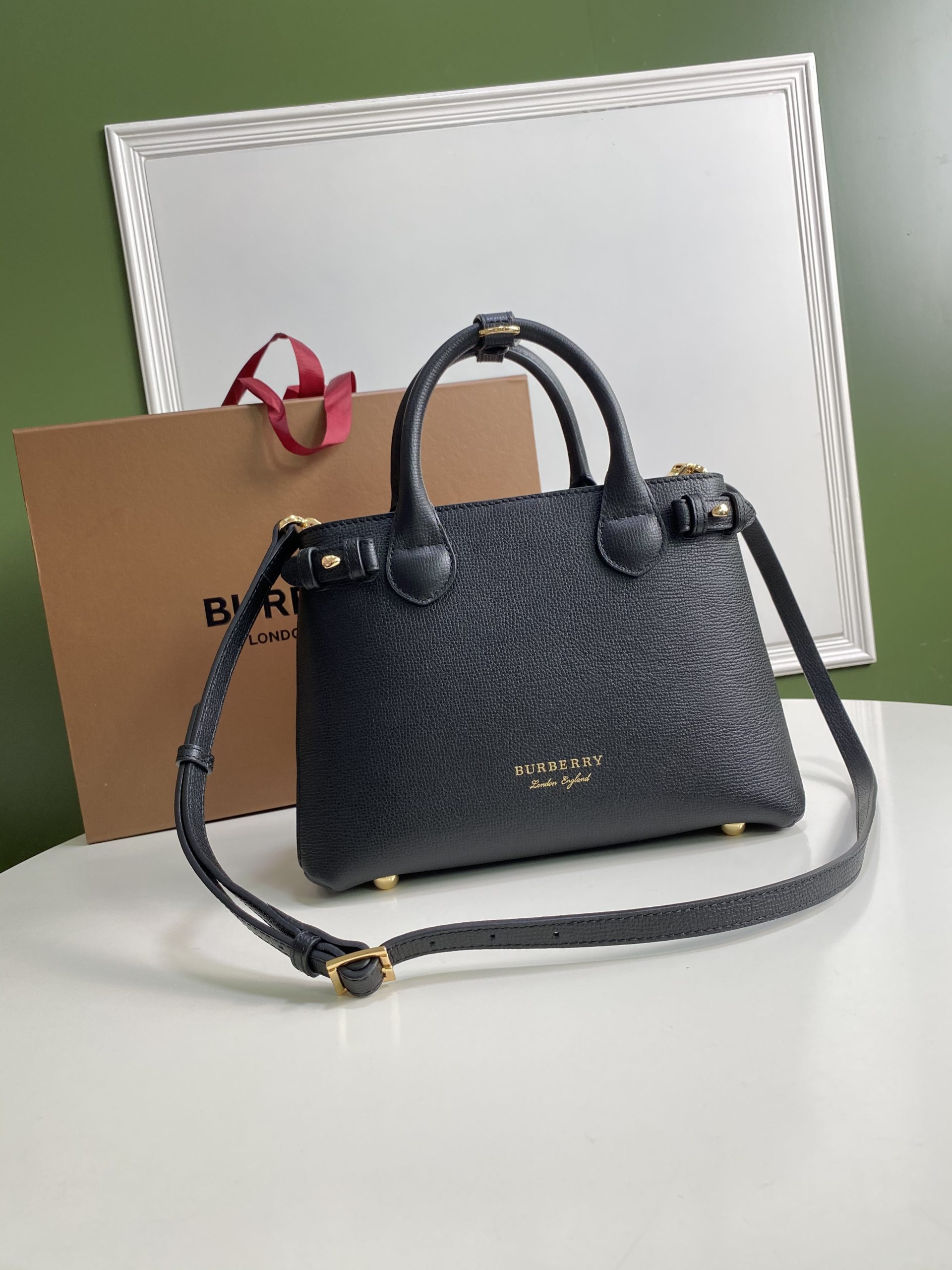 バーバリー 鞄 The Banner Handbag 2WAY 手提げ袋 バッグ 2603