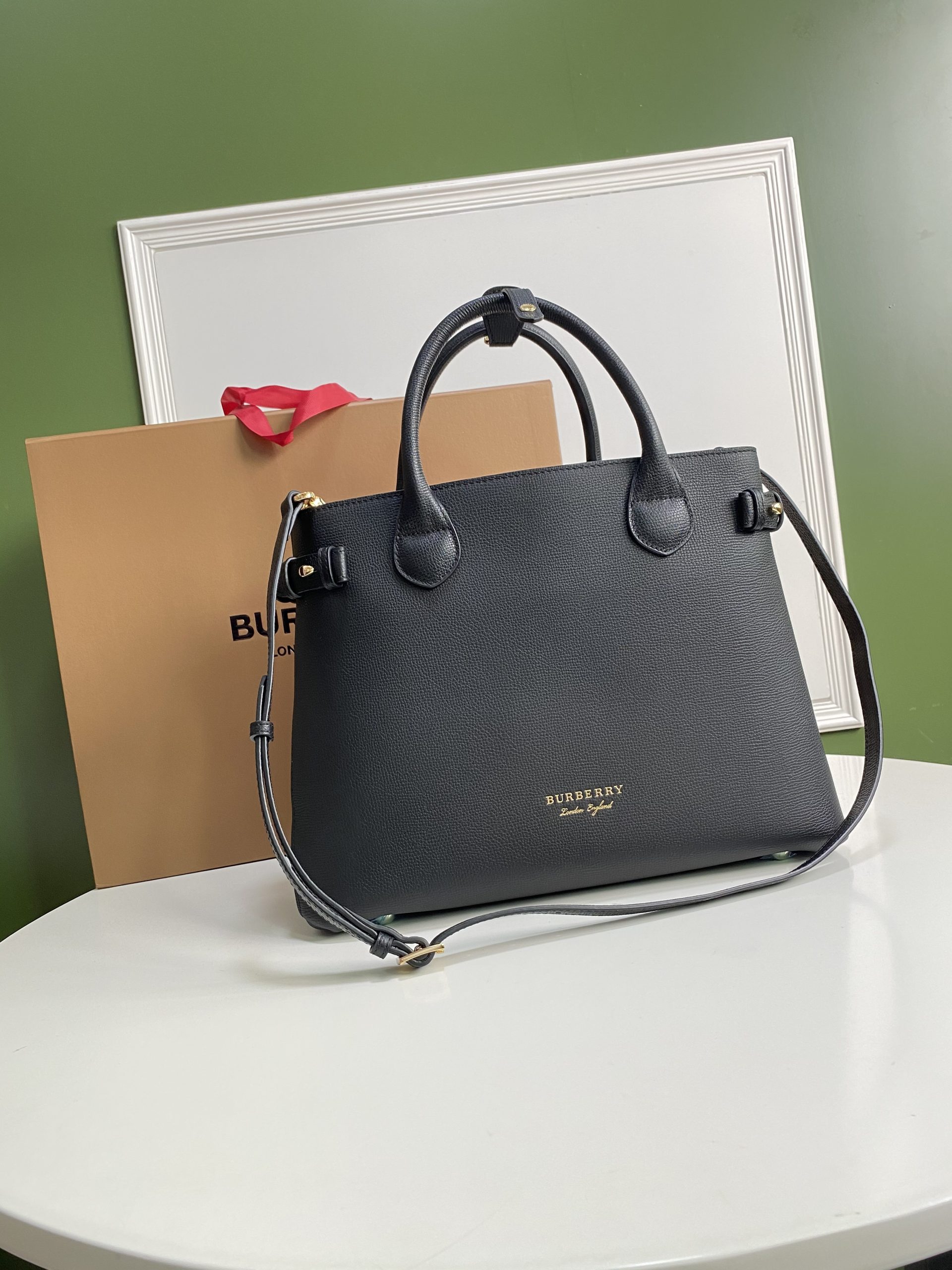 バーバリー 鞄 The Banner Handbag ボストンバッグ 2603