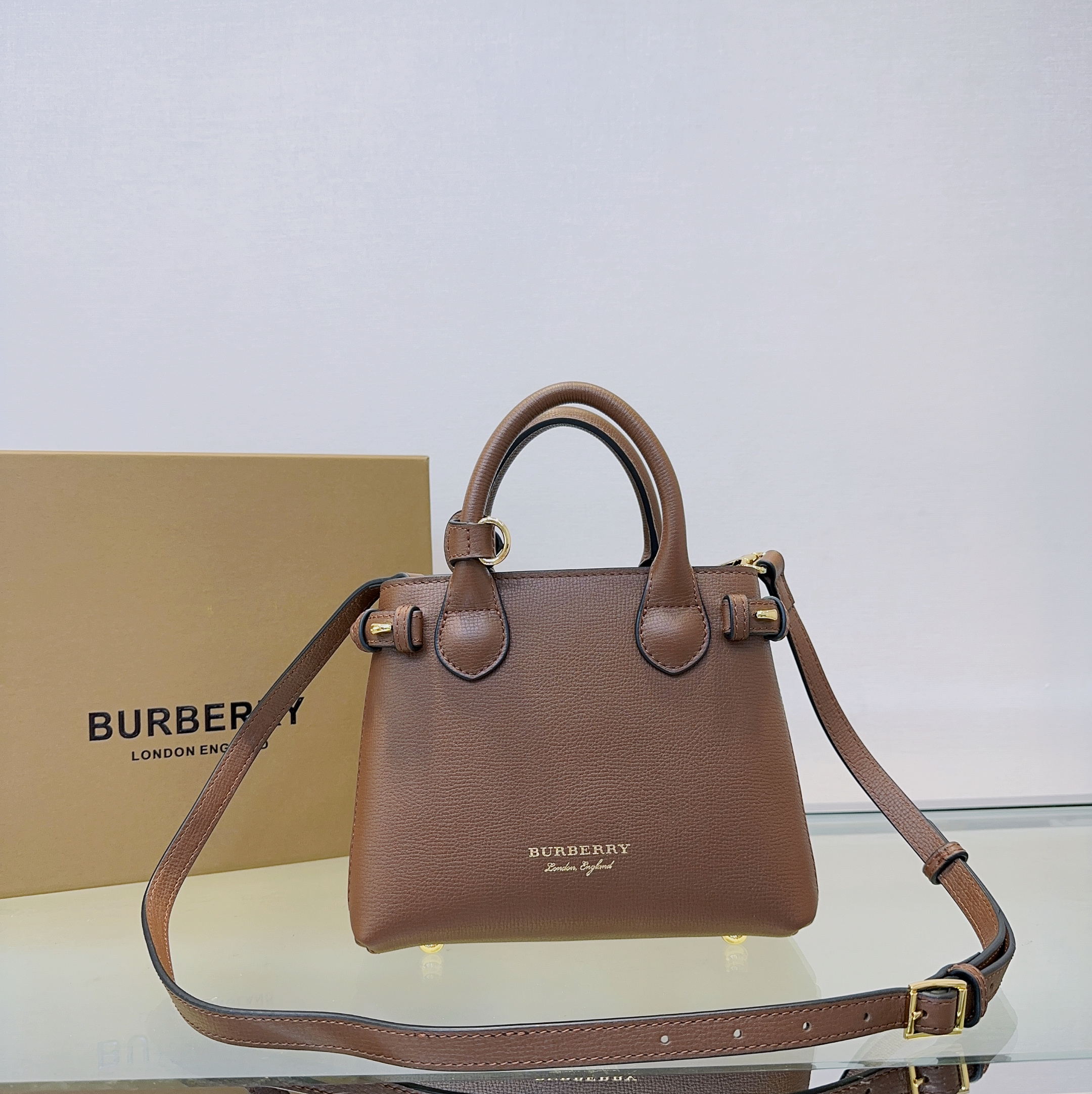 バーバリー 鞄 Banner handbag 2WAY 手提げ袋 バッグ 2603
