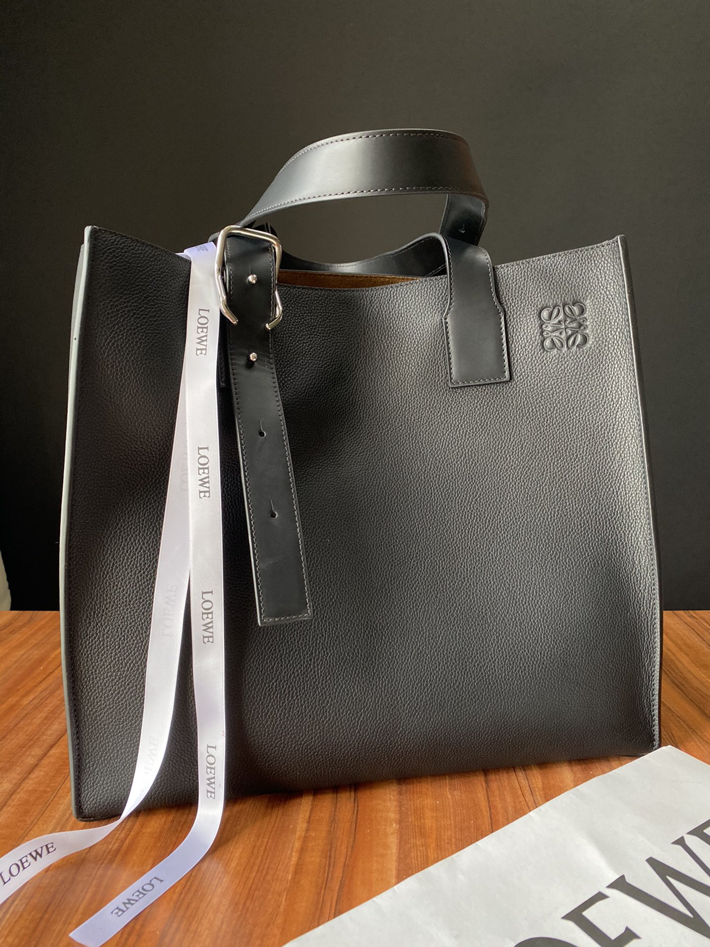 2026新品ロエベ 鞄 Buckle Tote ハンドバッグ 男性