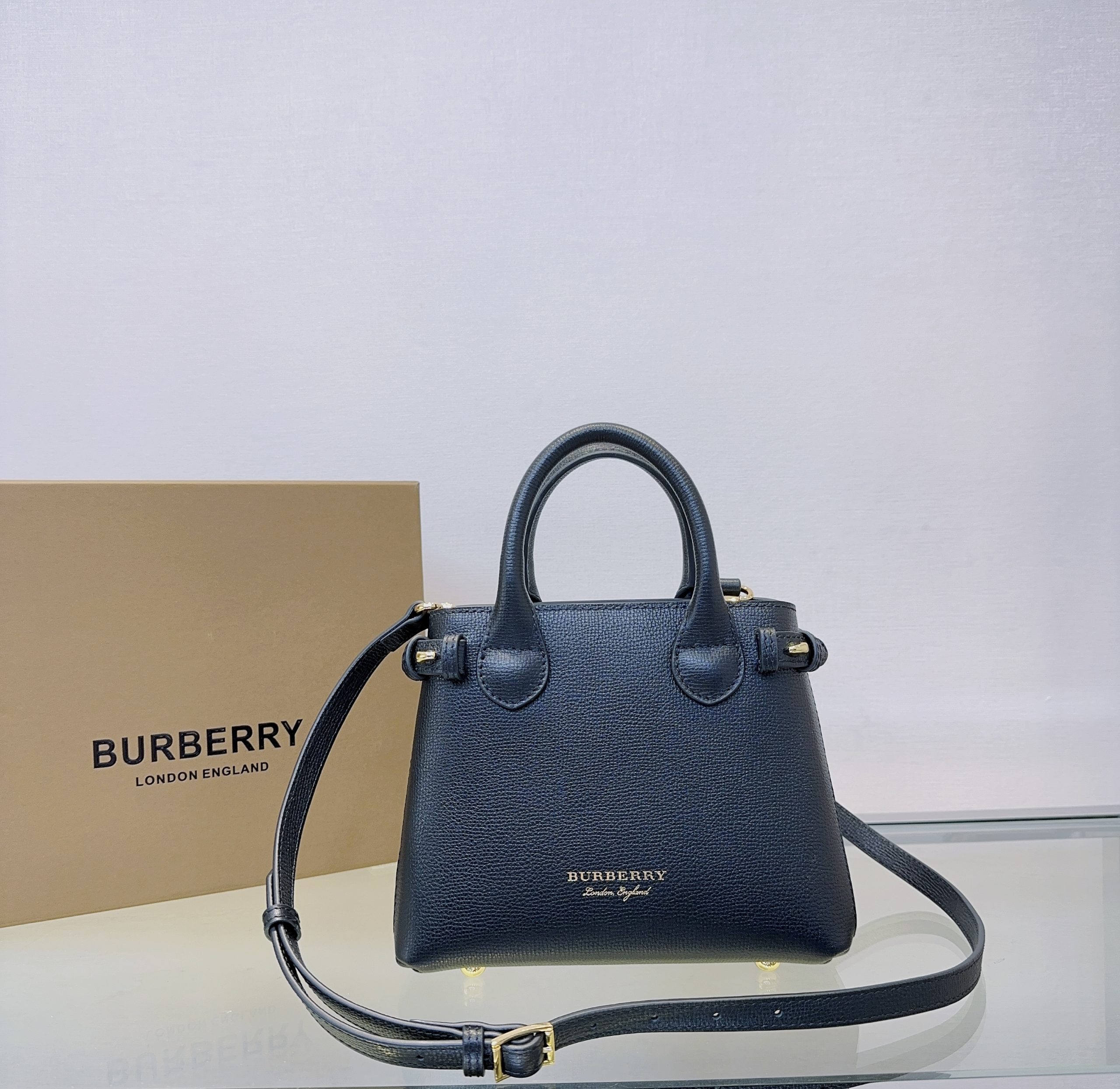 バーバリー 鞄 Banner handbag 2WAY 手提げ袋 バッグ 2603