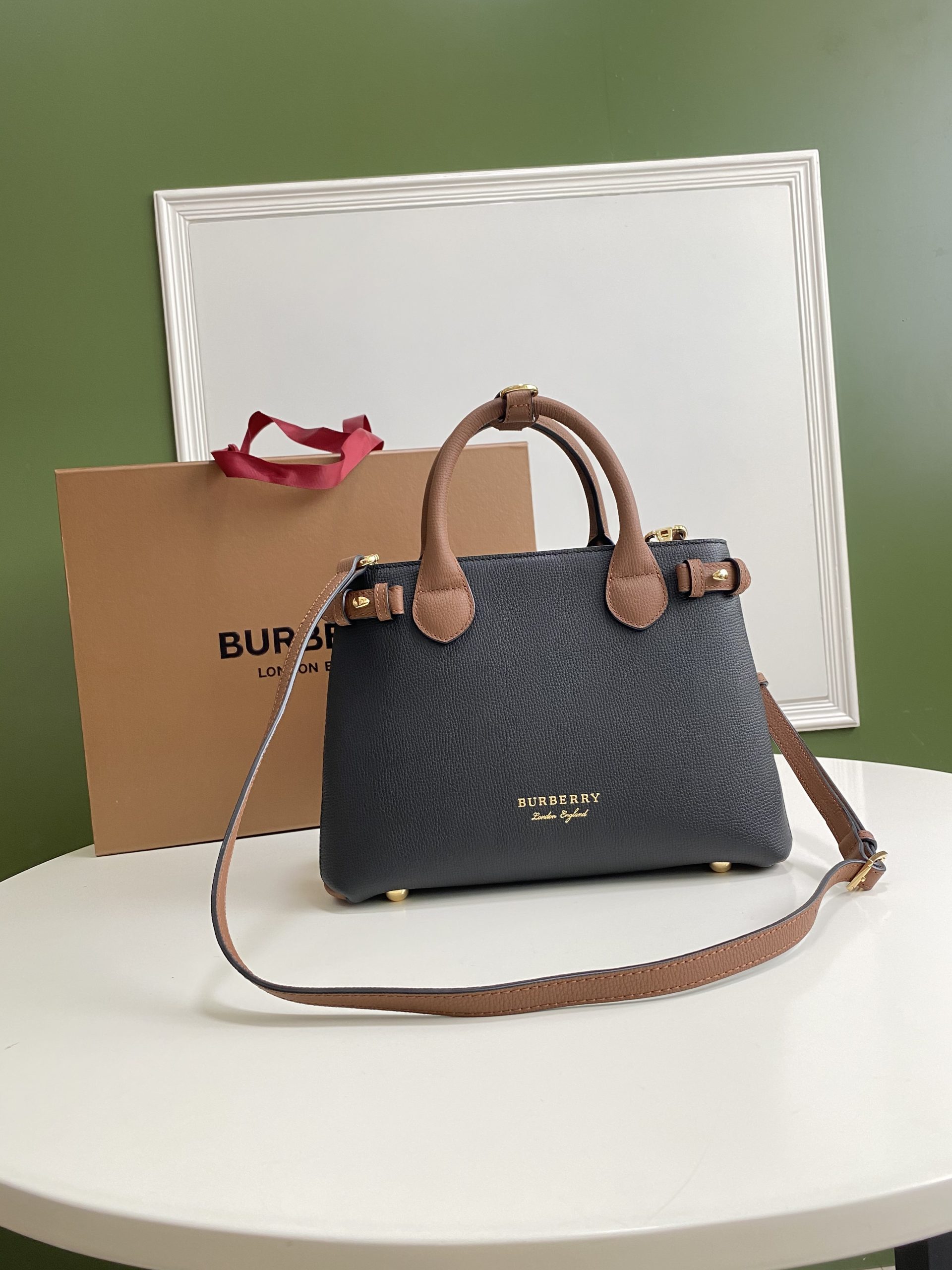 バーバリー 鞄 The Banner Handbag 2WAY 手提げ袋 バッグ