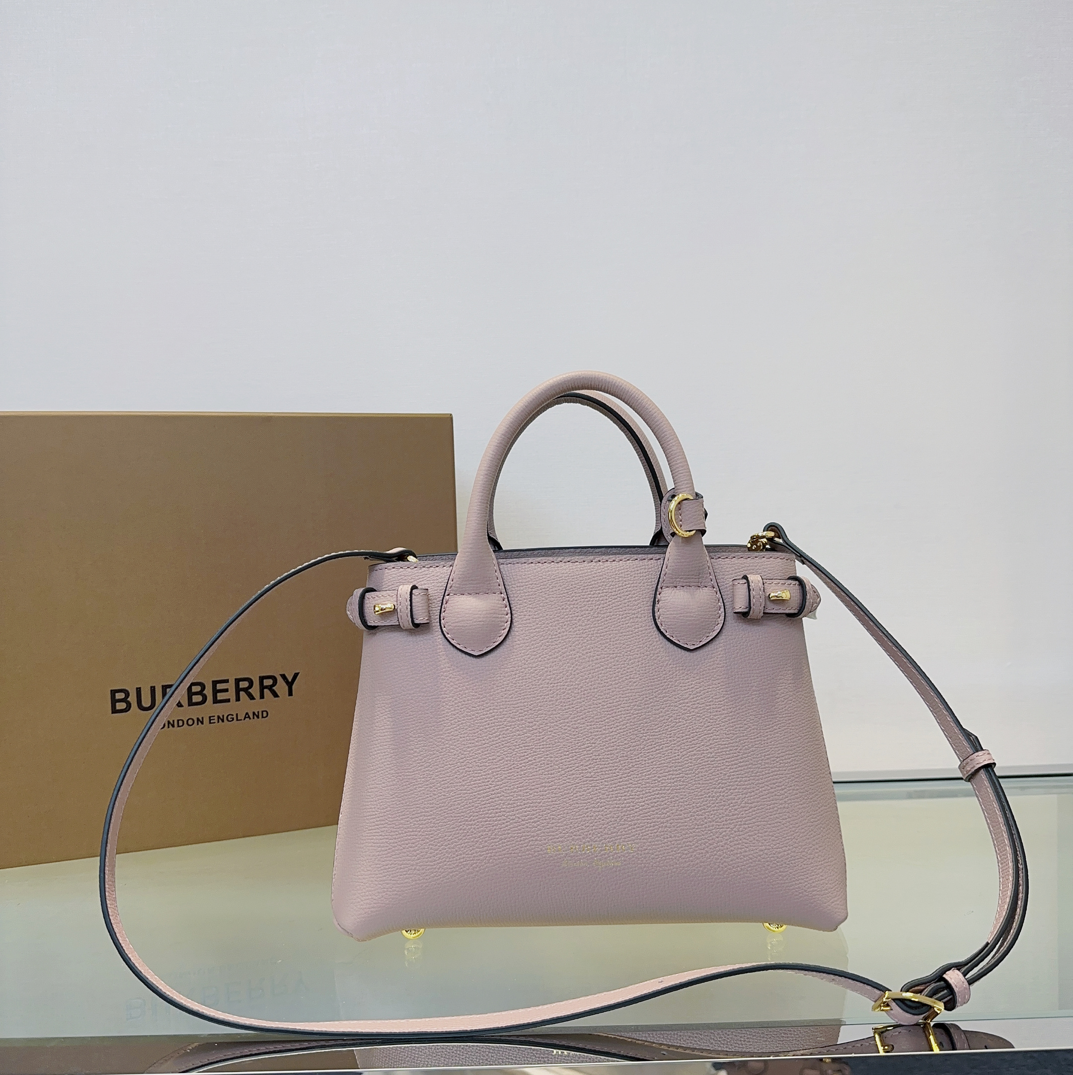 バーバリー 鞄 The Banner Handbag 2WAY 手提げ袋 バッグ 2603