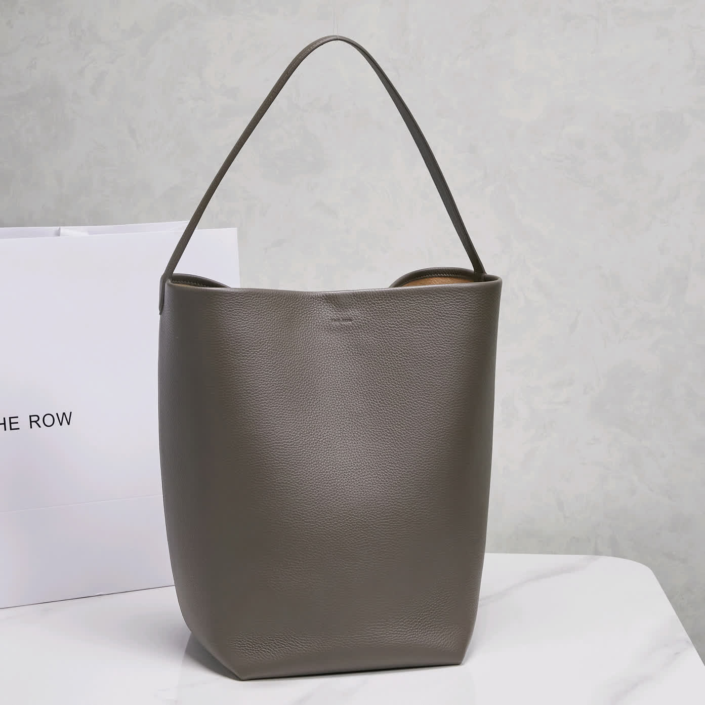 芸能人愛用 ザ ロウ(The Ro*w)Park tote バケットバッグ 2603