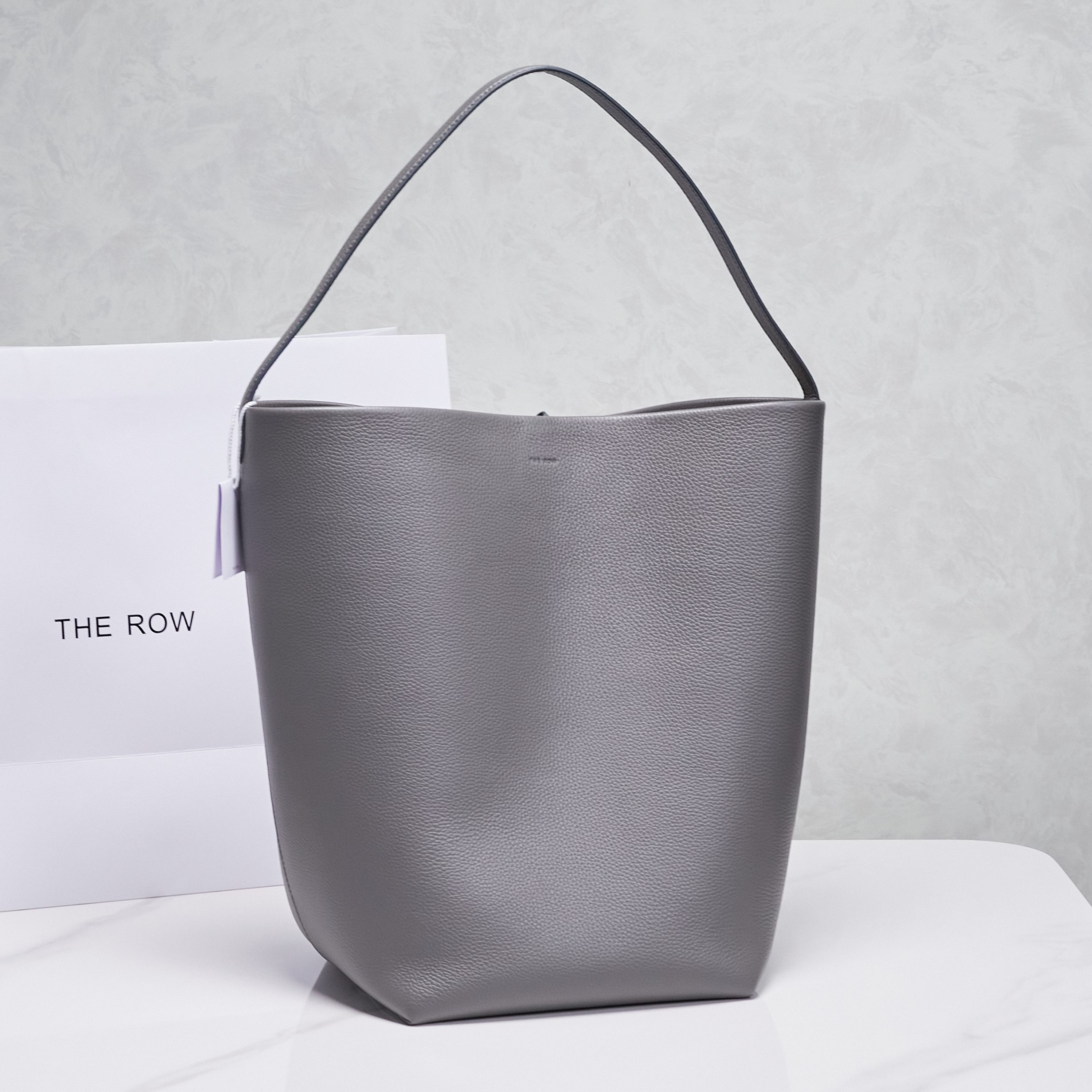 芸能人愛用 ザ ロウ（The Ro*w）Park tote バケットバッグ