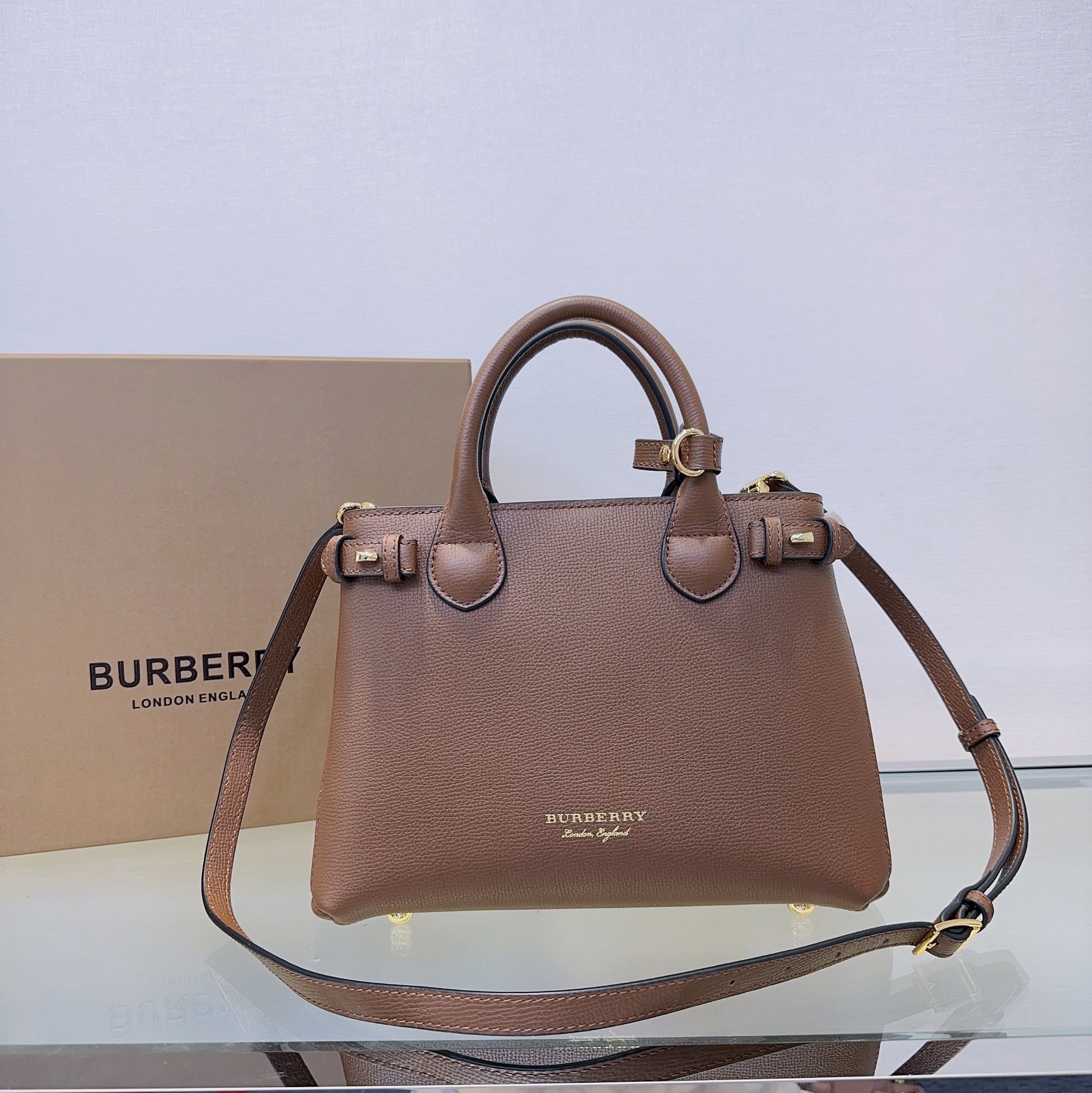 バーバリー 鞄 The Banner Handbag 2WAY 手提げ袋 バッグ 2603