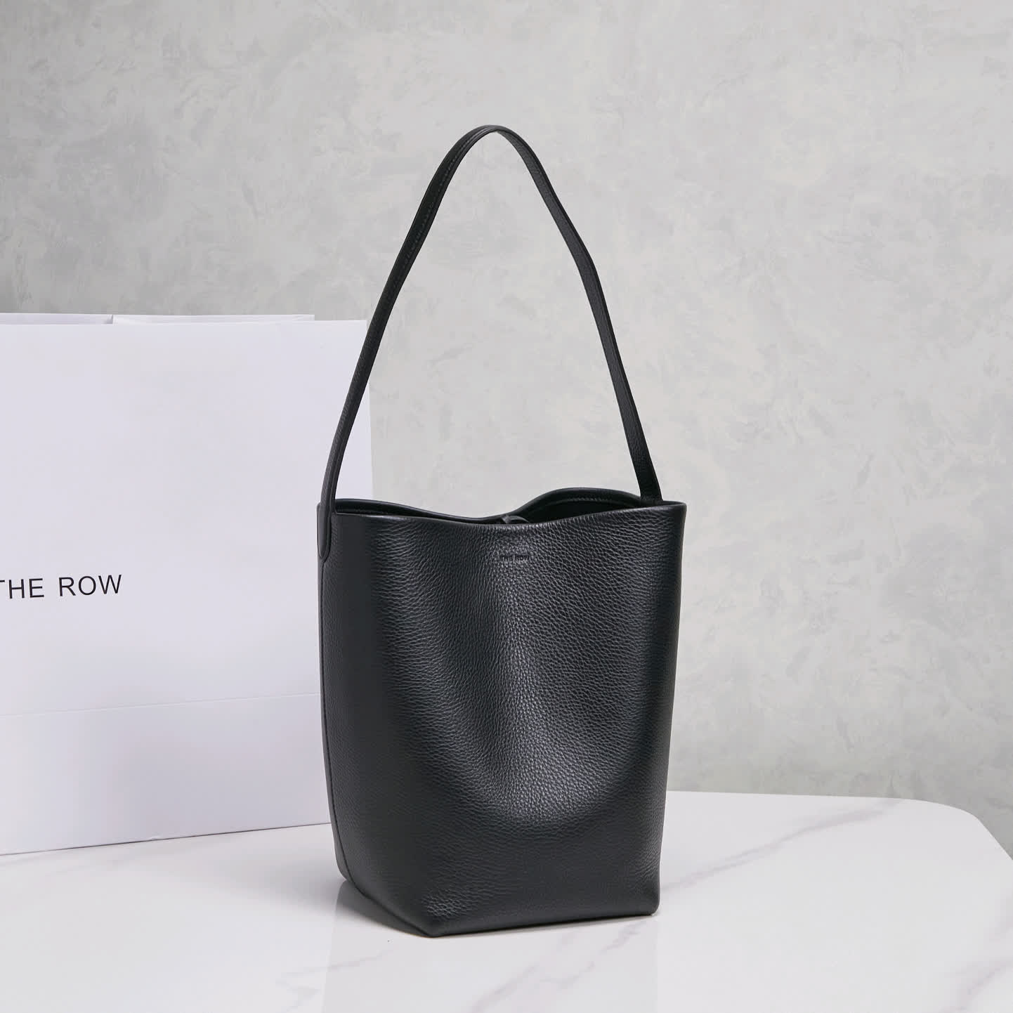 芸能人愛用 ザ ロウ（The Ro*w）Park tote バケットバッグ