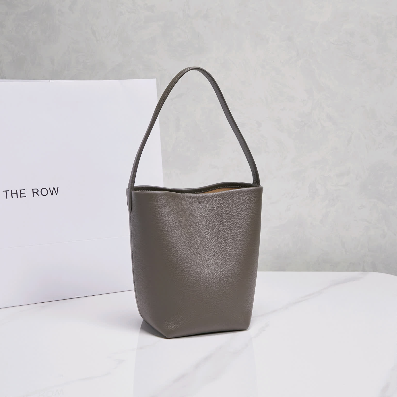 芸能人愛用 ザ ロウ（The Ro*w）Park tote バケットバッグ 2603