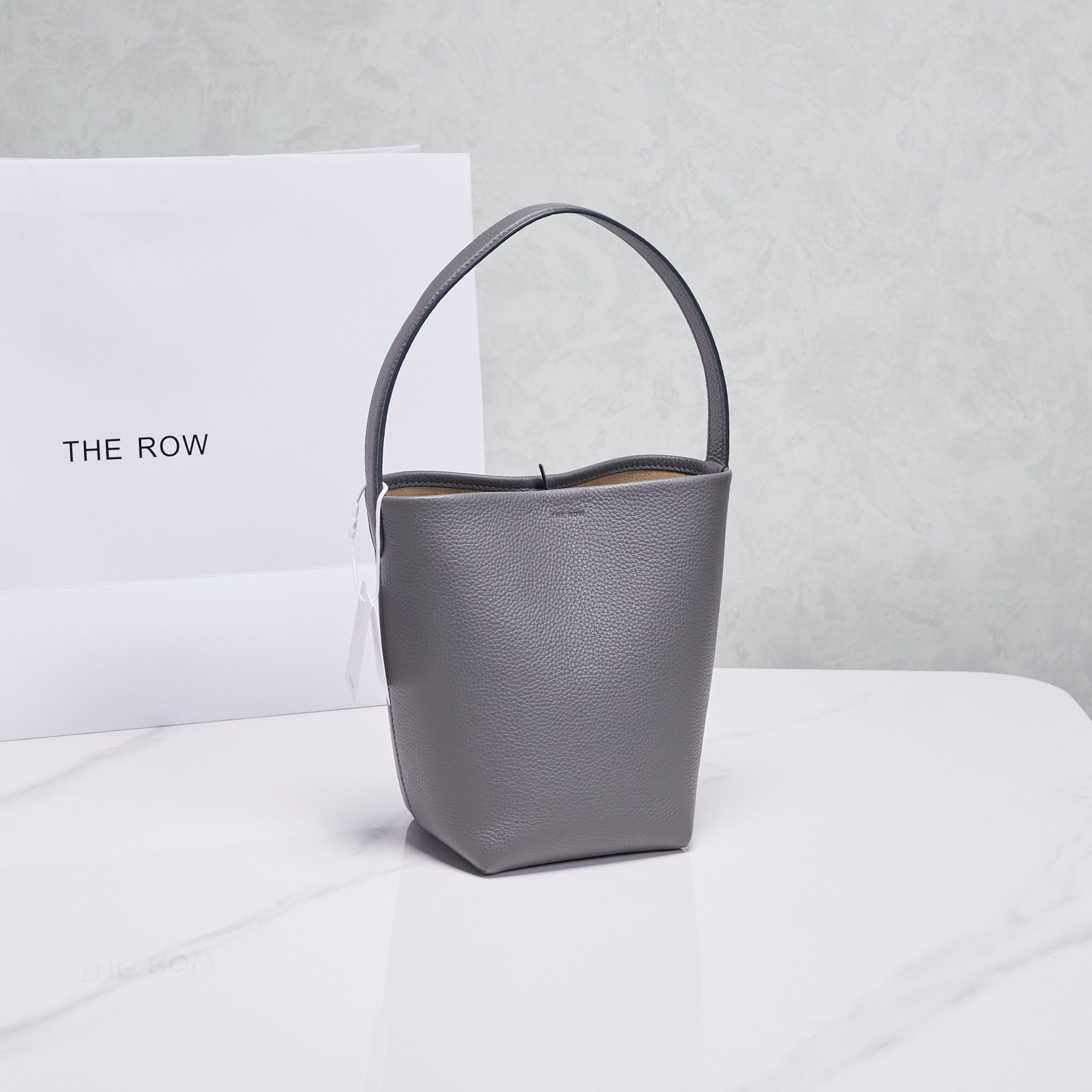 芸能人愛用 ザ ロウ（The Ro*w）Park tote バケットバッグ
