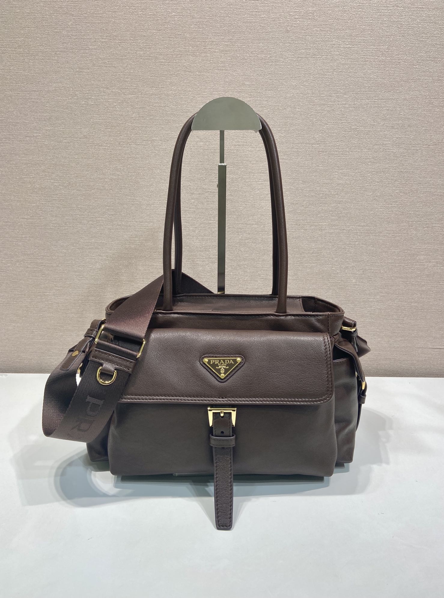 パーフェクト新品 2026 プラダ 鞄エクスプローラ ミディアム