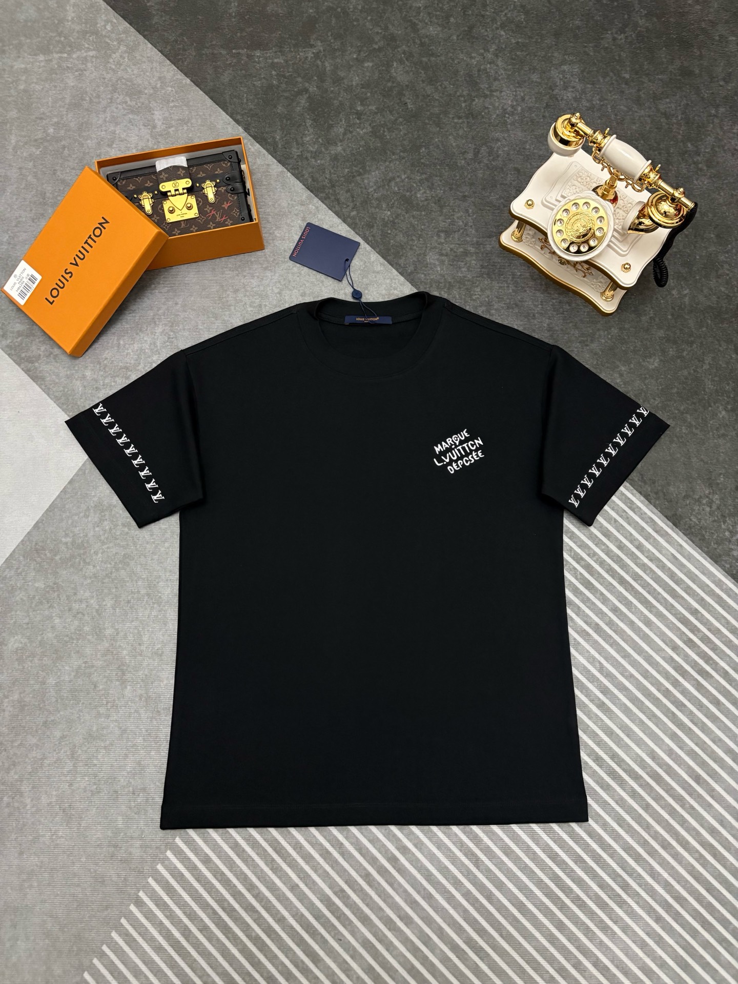 26SS春夏服 ルイヴィトン 半袖Tシャツ トップス 男女兼着