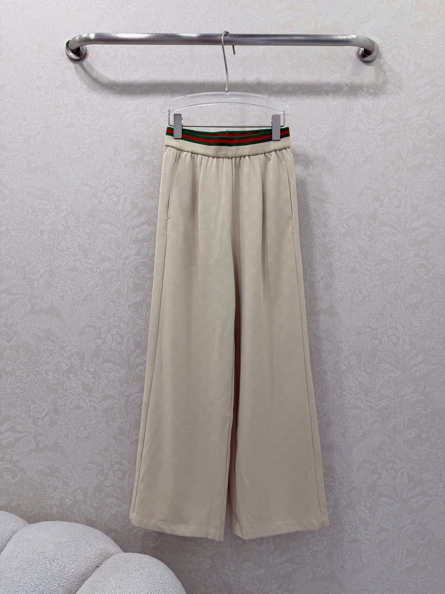 26新春婦人服 グッチ パンツ スラックス