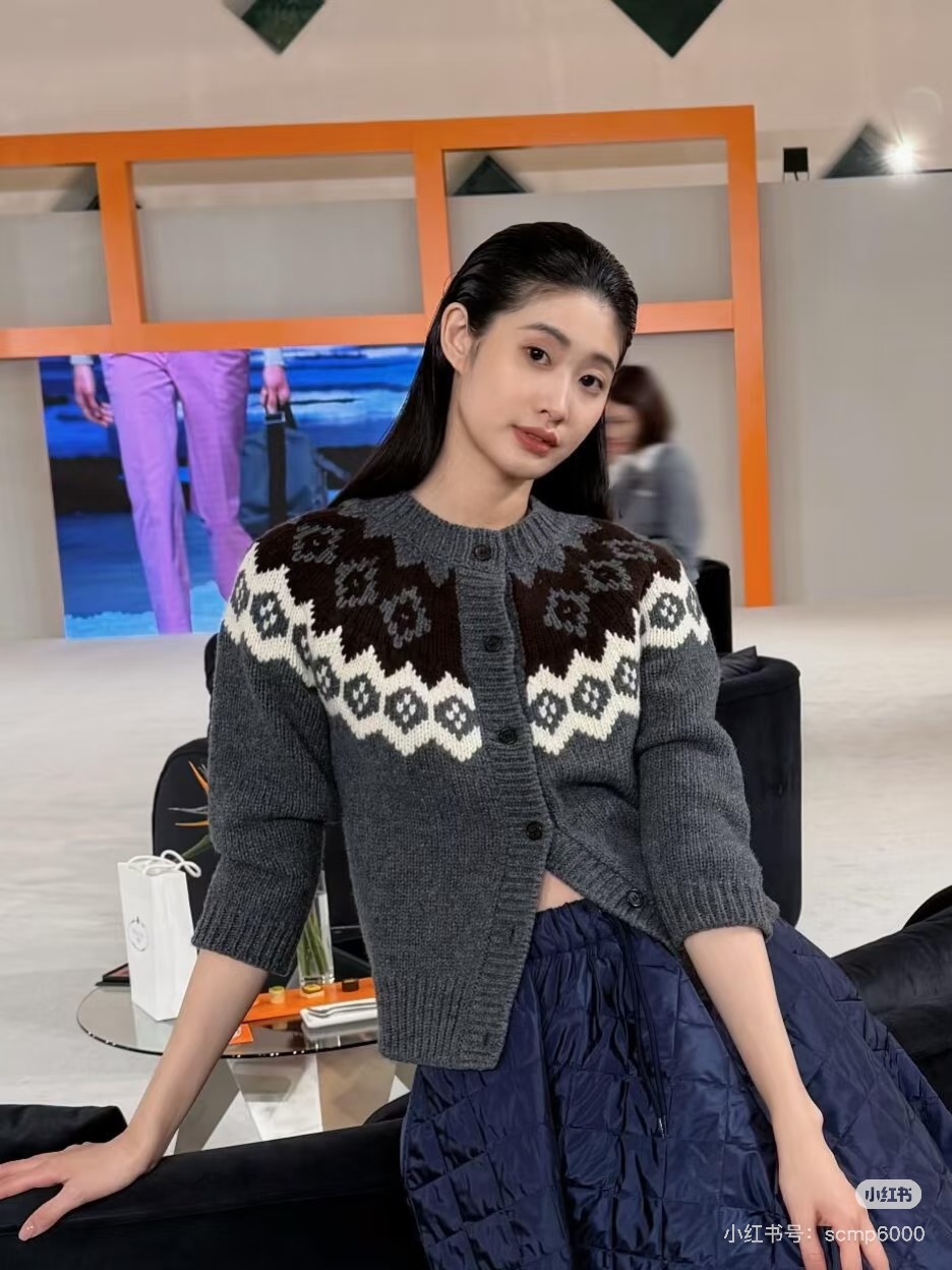 26新春婦人服 プラダ セーター トップス