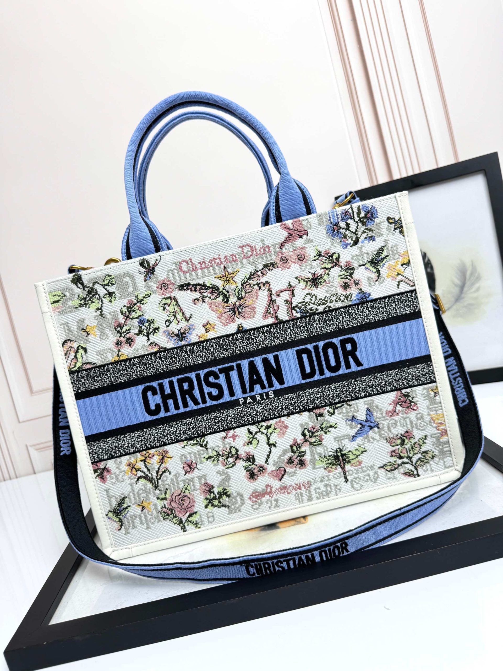 26新作 クリスチャンディオール 鞄 バッグ BOOK TOTE ハンドバッグ M 2601