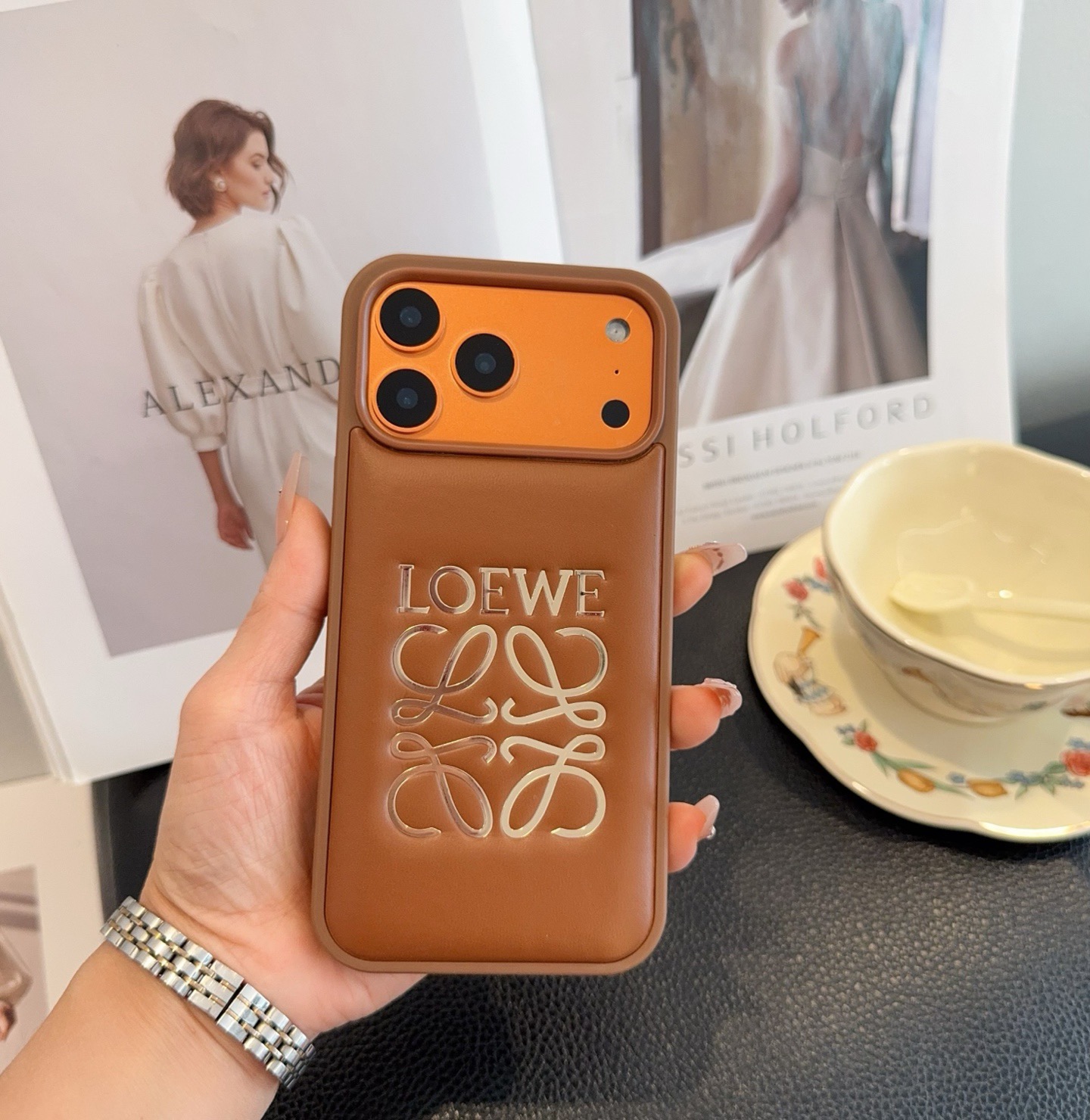 ★ロエベ★携帯ケースシリーズ iphone17/pro/promax、16/pro/promax、15/pro/promax、14/pro/promax、13/pro/promax AAJ65