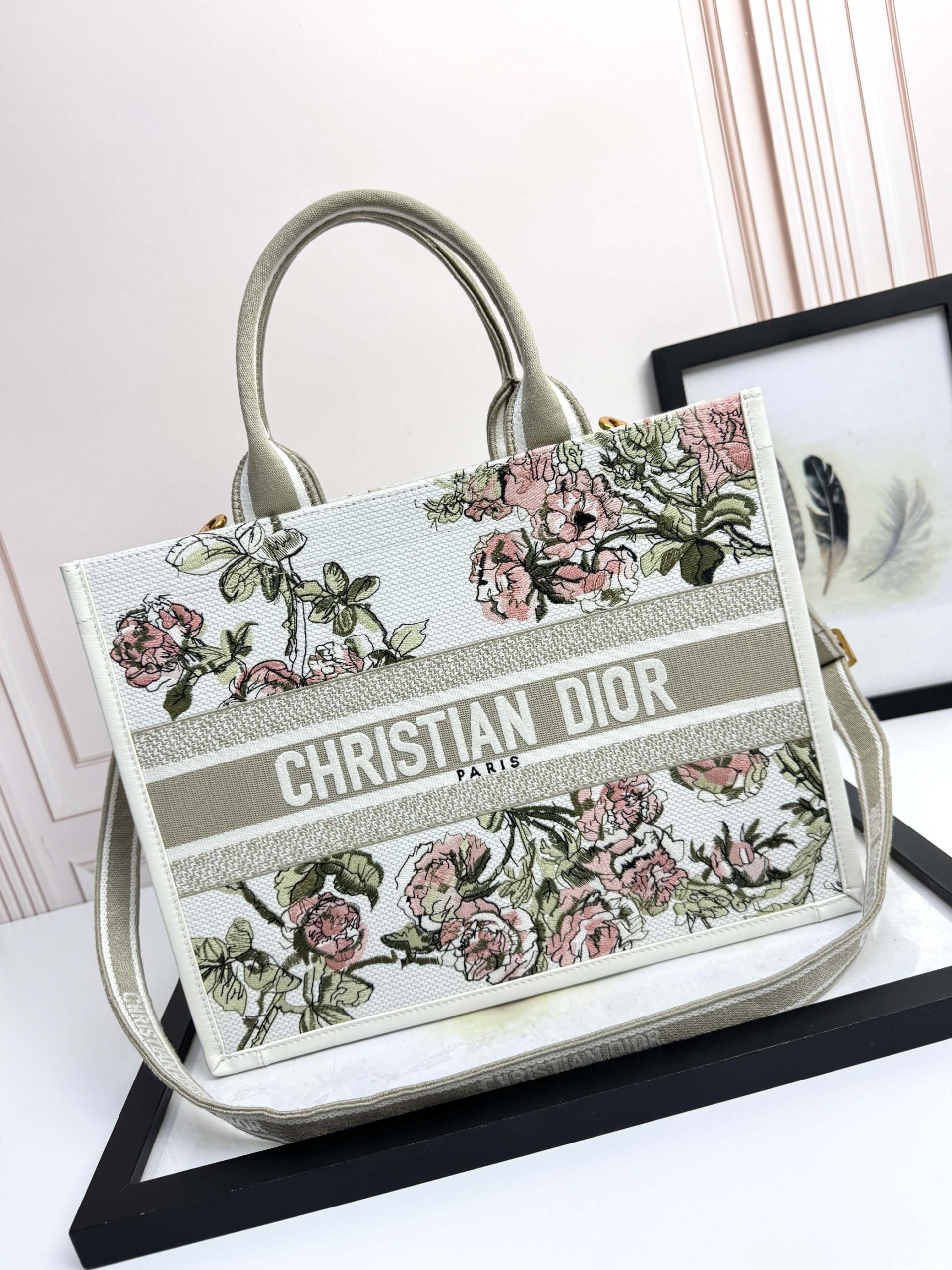 26新作 クリスチャンディオール 鞄 バッグ BOOK TOTE ハンドバッグ M
