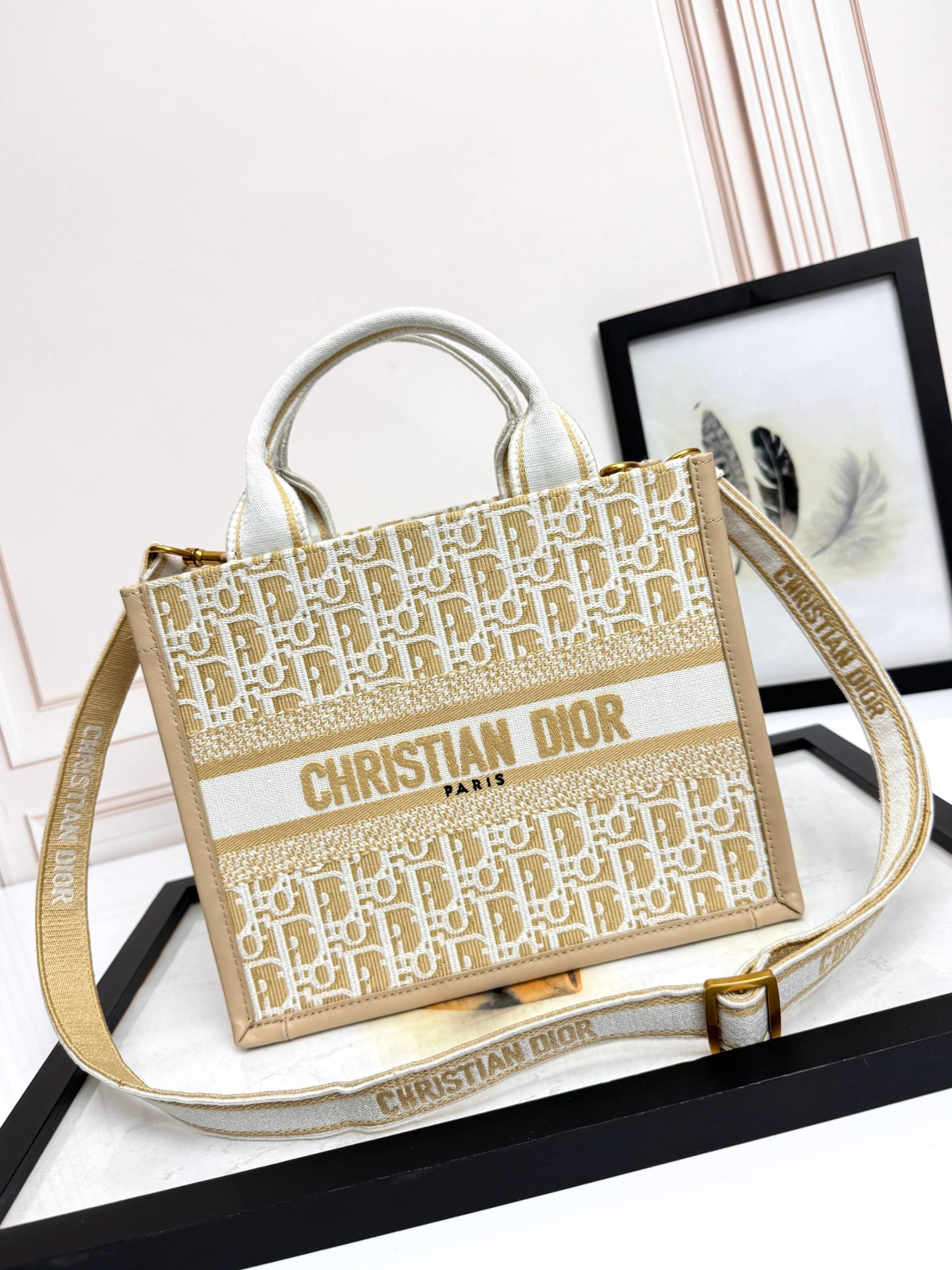26新作 クリスチャンディオール 鞄 バッグ BOOK TOTE ハンドバッグ S 2601