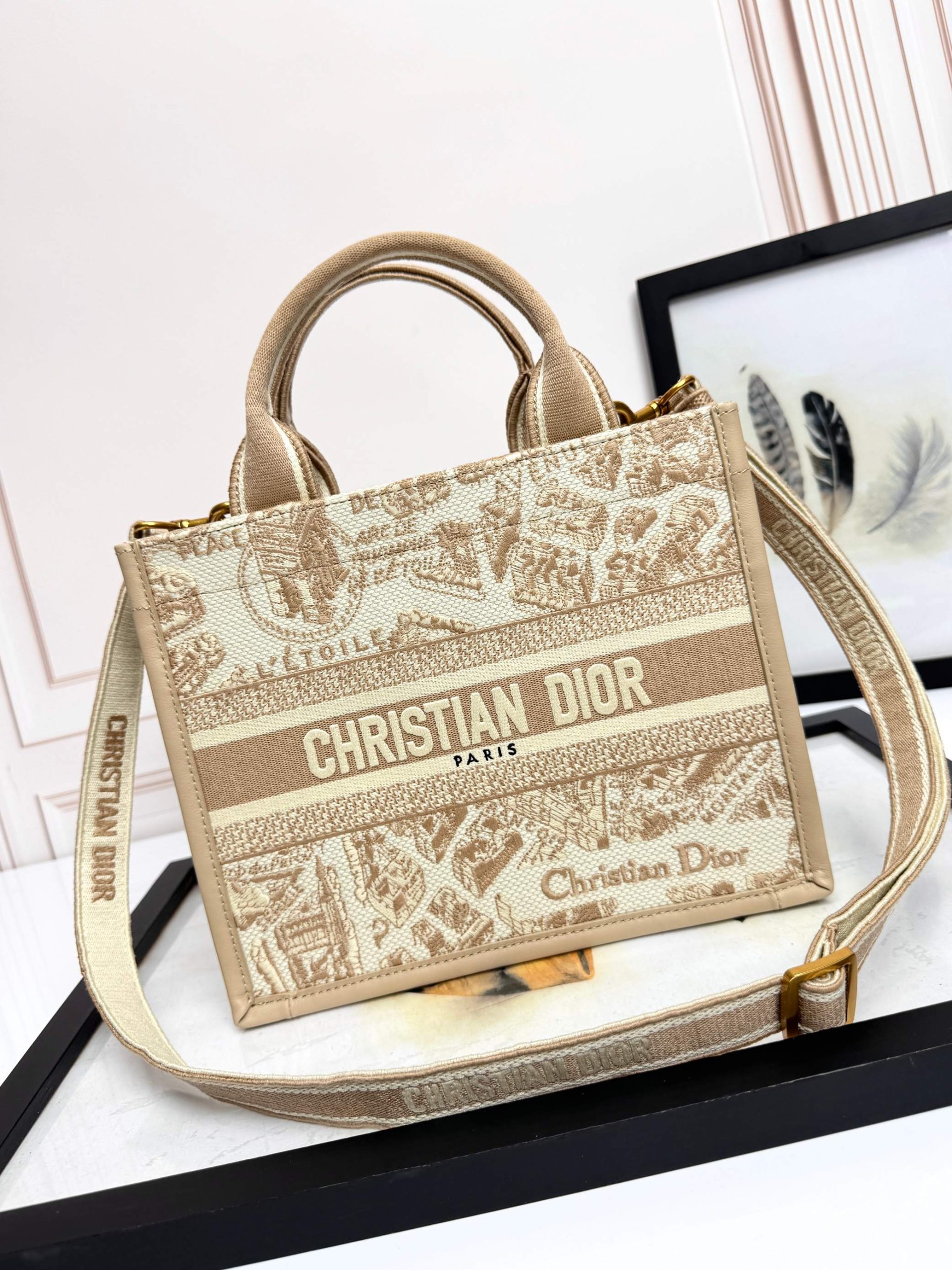 26新作 クリスチャンディオール 鞄 バッグ BOOK TOTE ハンドバッグ S 2601