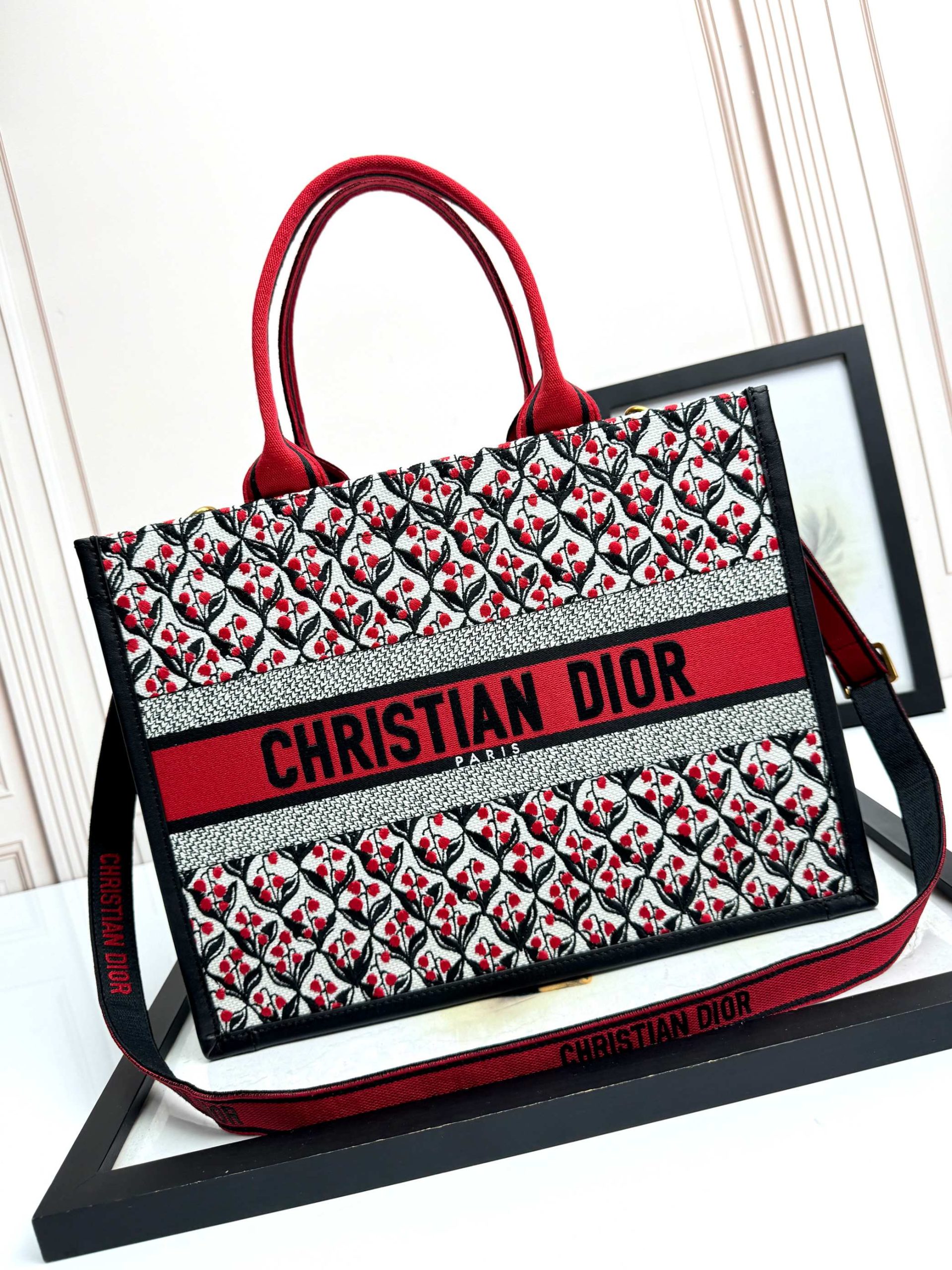 26新作 クリスチャンディオール 鞄 バッグ BOOK TOTE ハンドバッグ M 2601