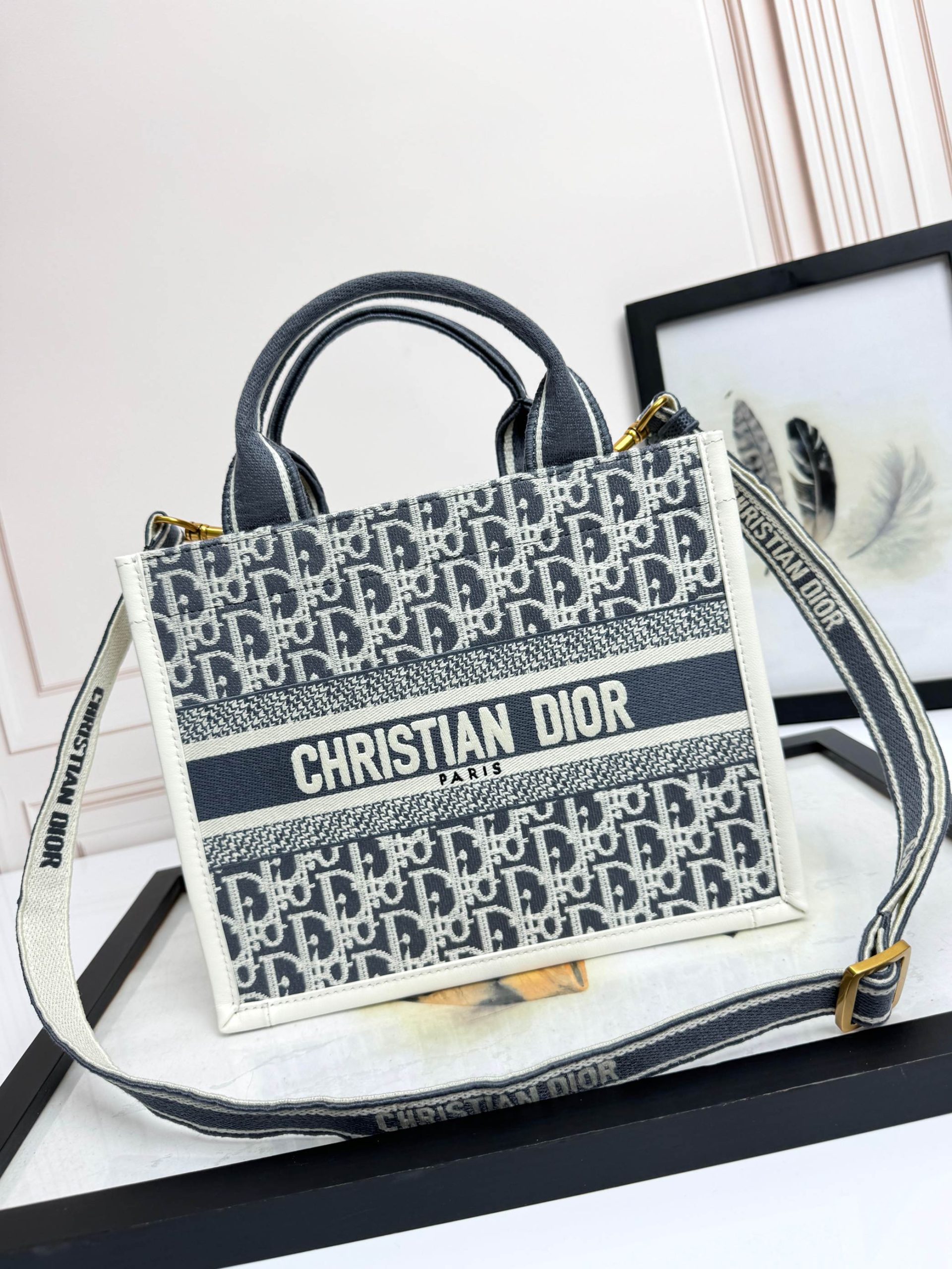 26新作 クリスチャンディオール 鞄 バッグ BOOK TOTE ハンドバッグ S 2601