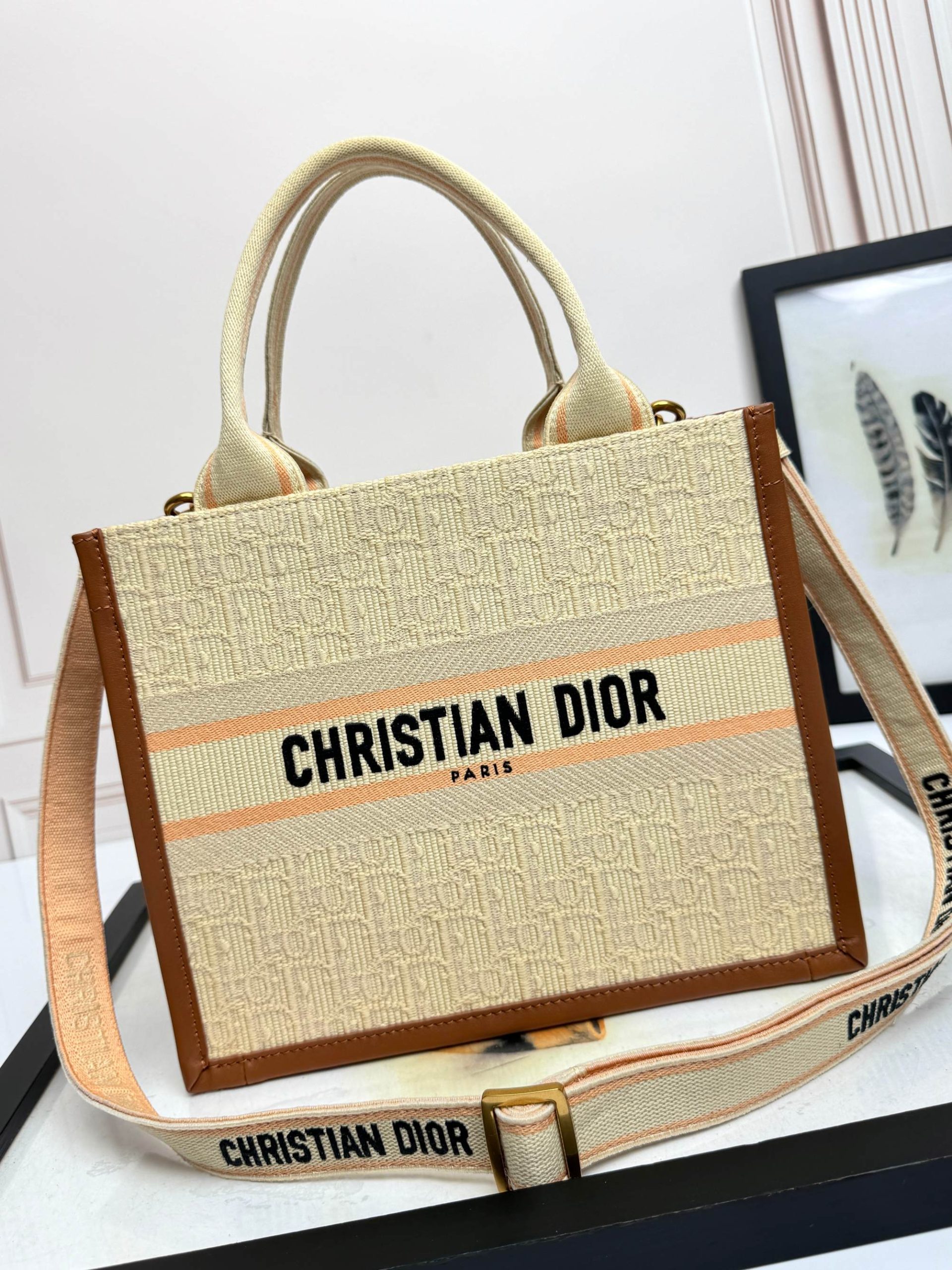 26新作 クリスチャンディオール 鞄 バッグ BOOK TOTE ハンドバッグ S 2601
