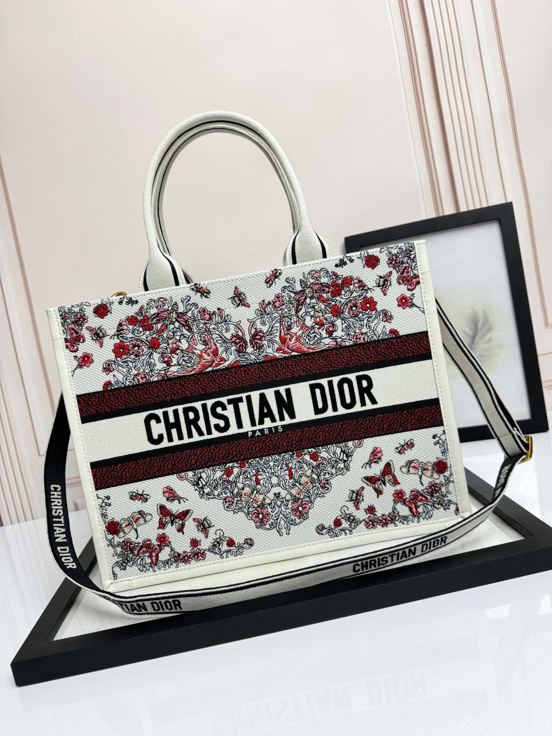 26新作 クリスチャンディオール 鞄 バッグ BOOK TOTE ハンドバッグ M 2601